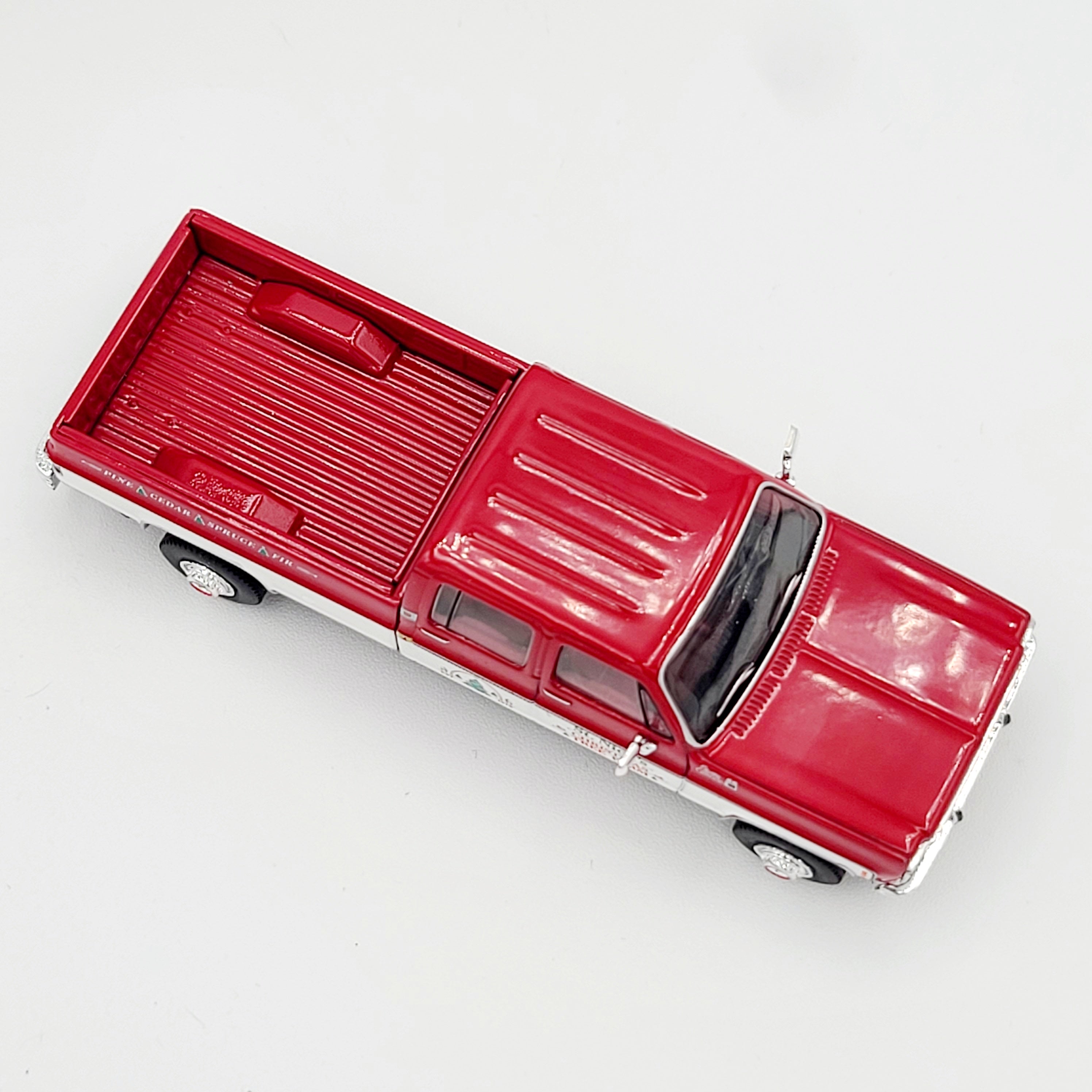 IXO Model Cars '76 GMC Sierra Grande K2500 Crew Cab 