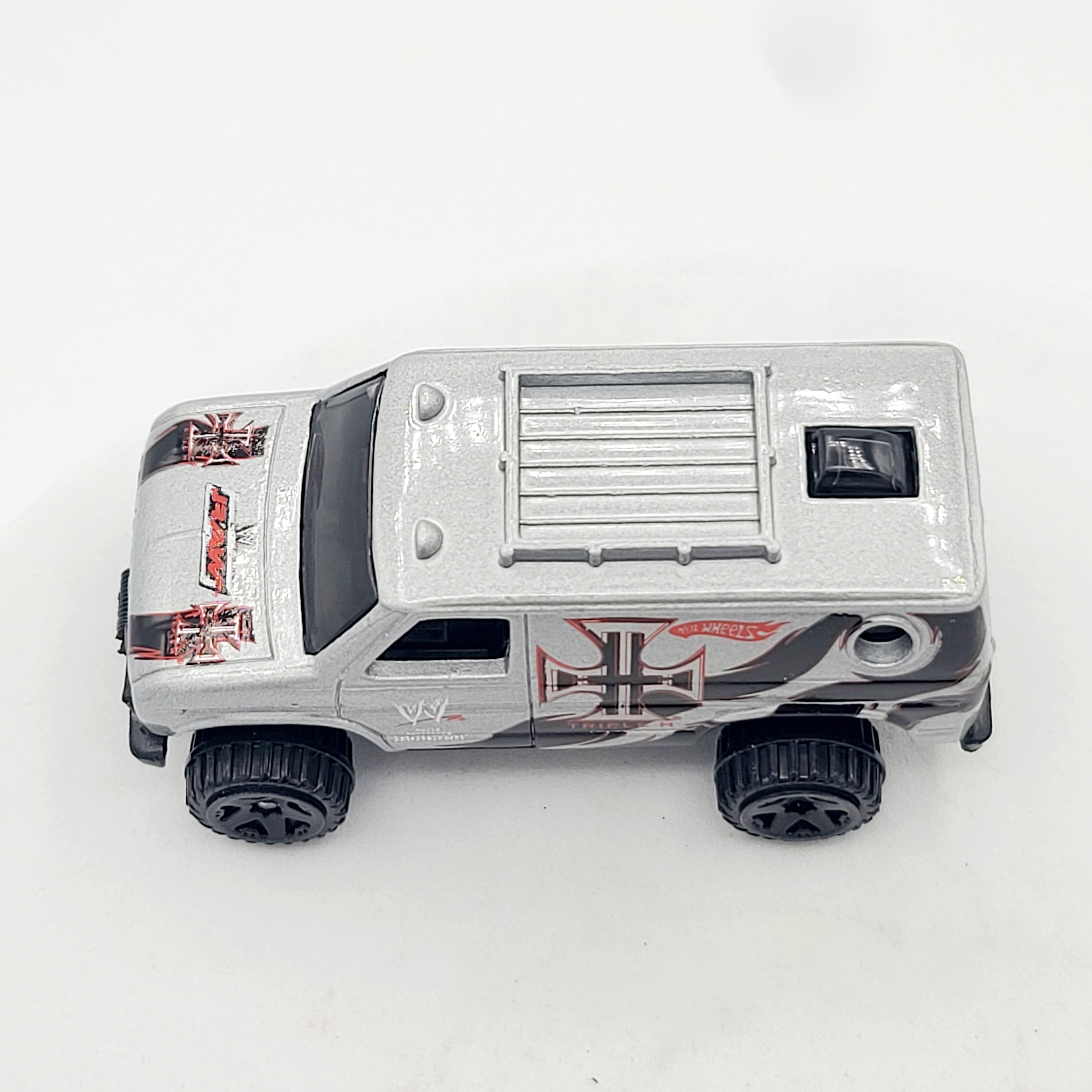 Hot Wheels Baja Breaker Van "Triple H" Wrestler (2007 HW Basic - WWE)