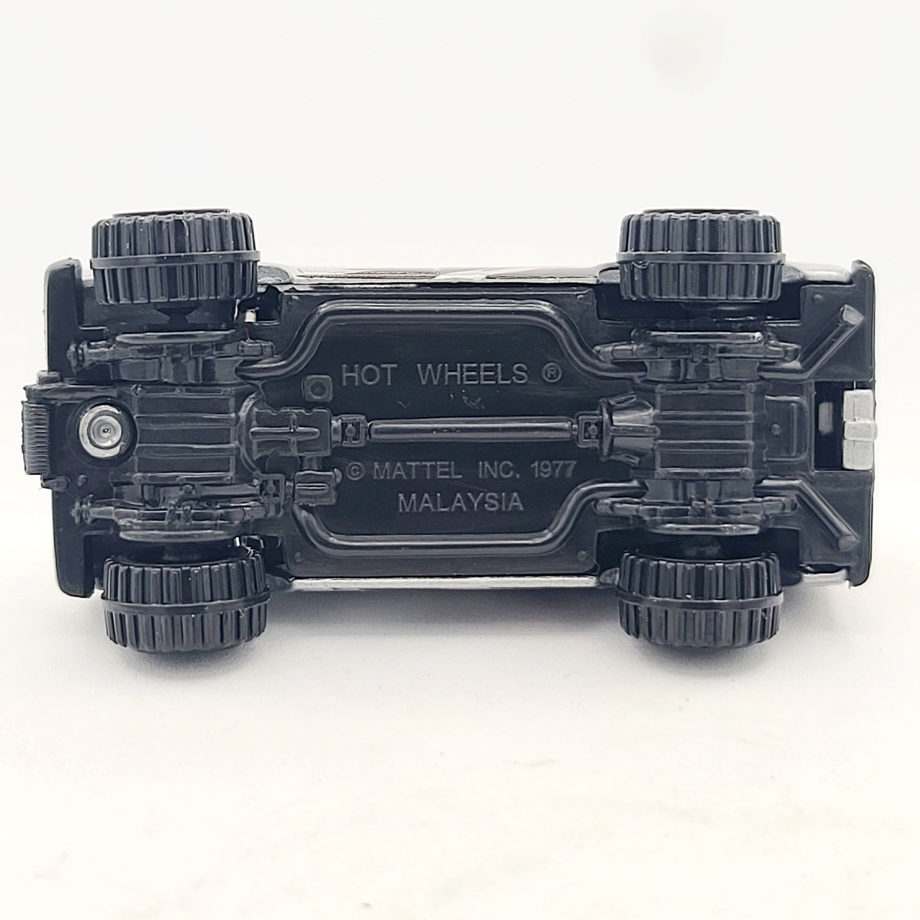 Hot Wheels Baja Breaker Van "Triple H" Wrestler (2007 HW Basic - WWE)