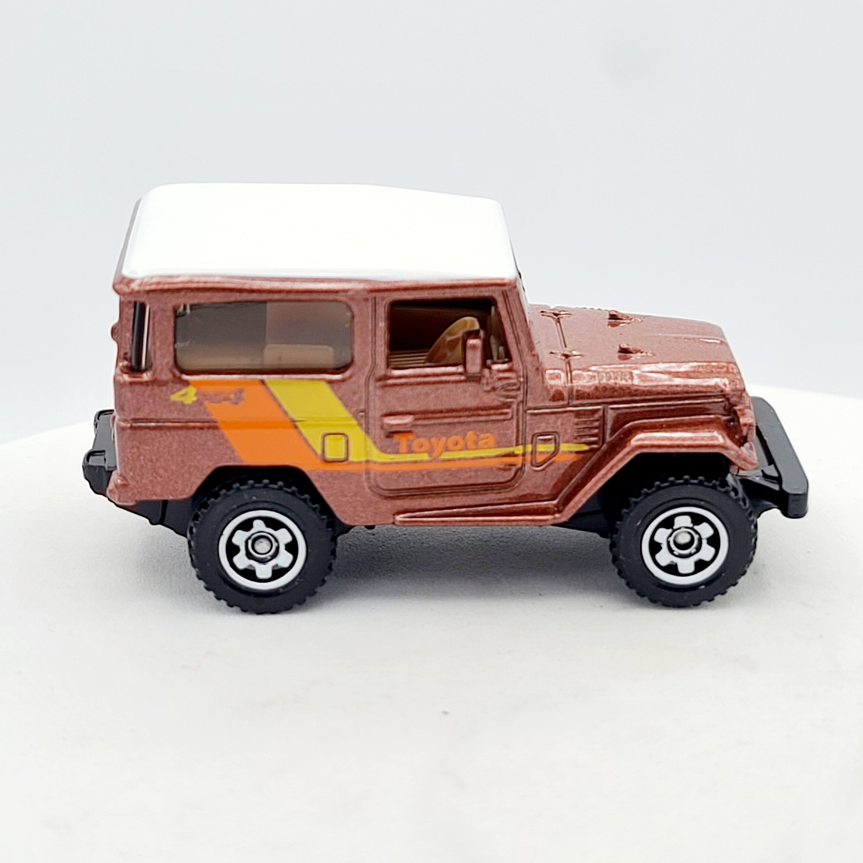 Matchbox '68 Toyota Land Cruiser FJ40 (2013 MBX Basic - Explorers)
