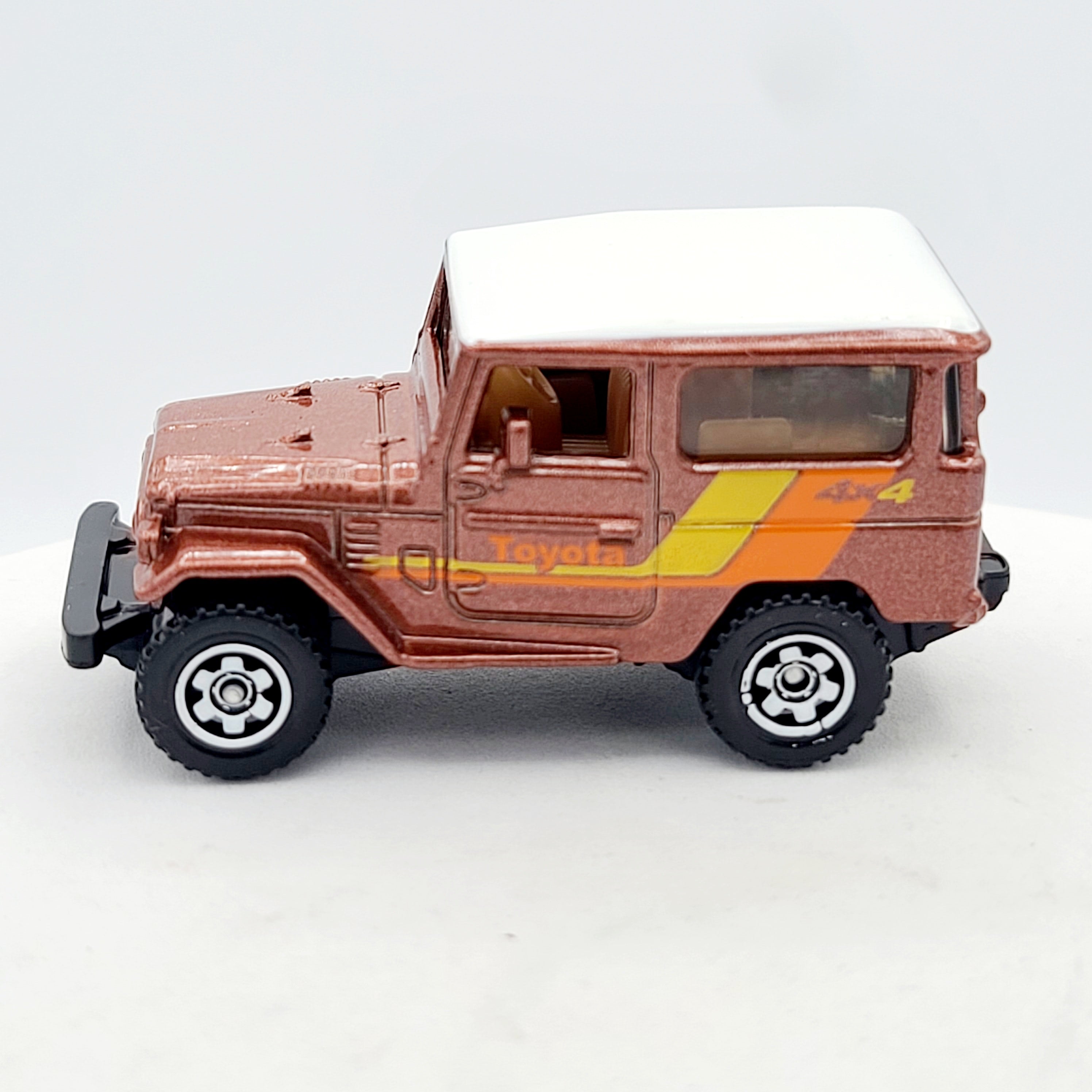 Matchbox '68 Toyota Land Cruiser FJ40 (2013 MBX Basic - Explorers)