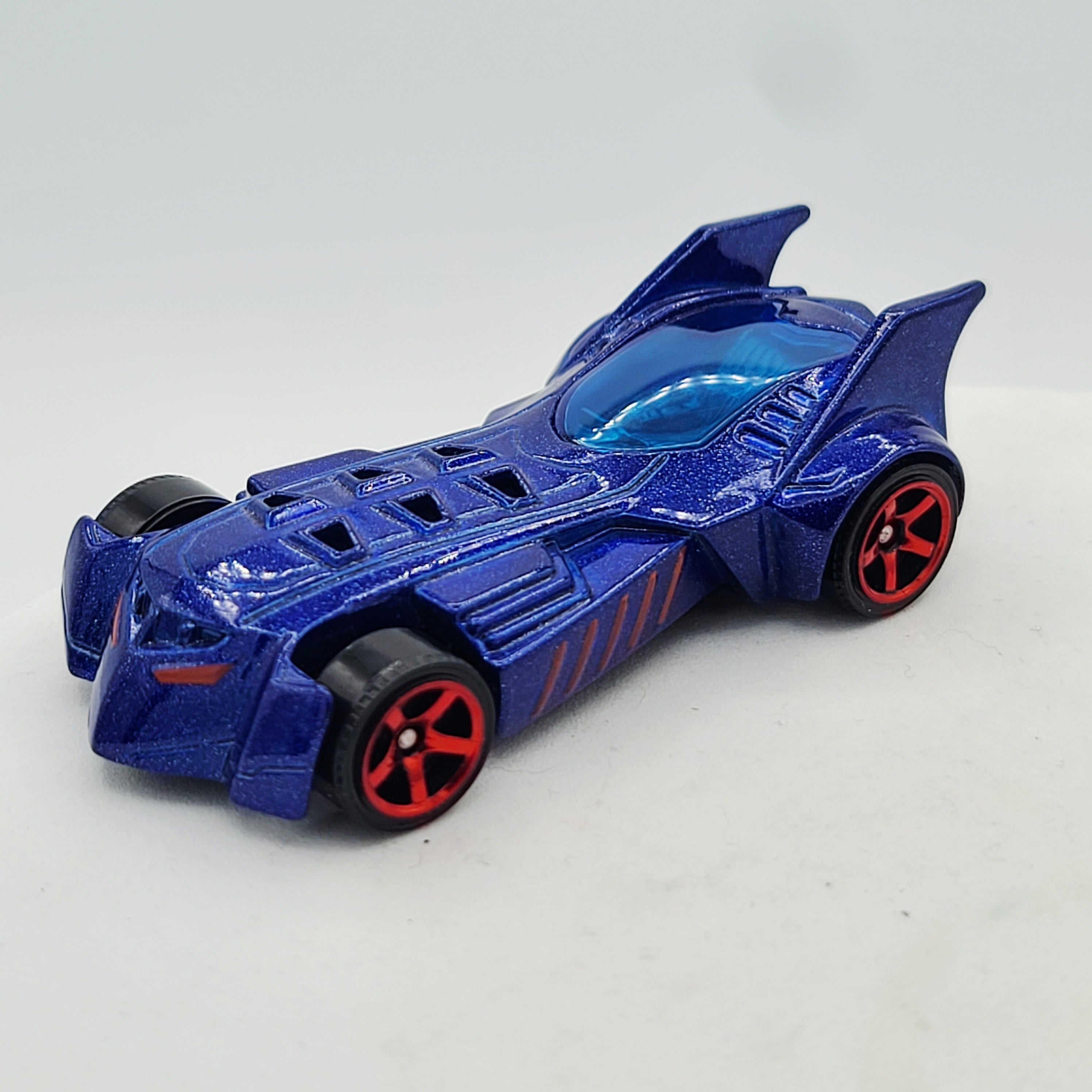 Matchbox Batmobile Batman (2012 MBX Basic - City)