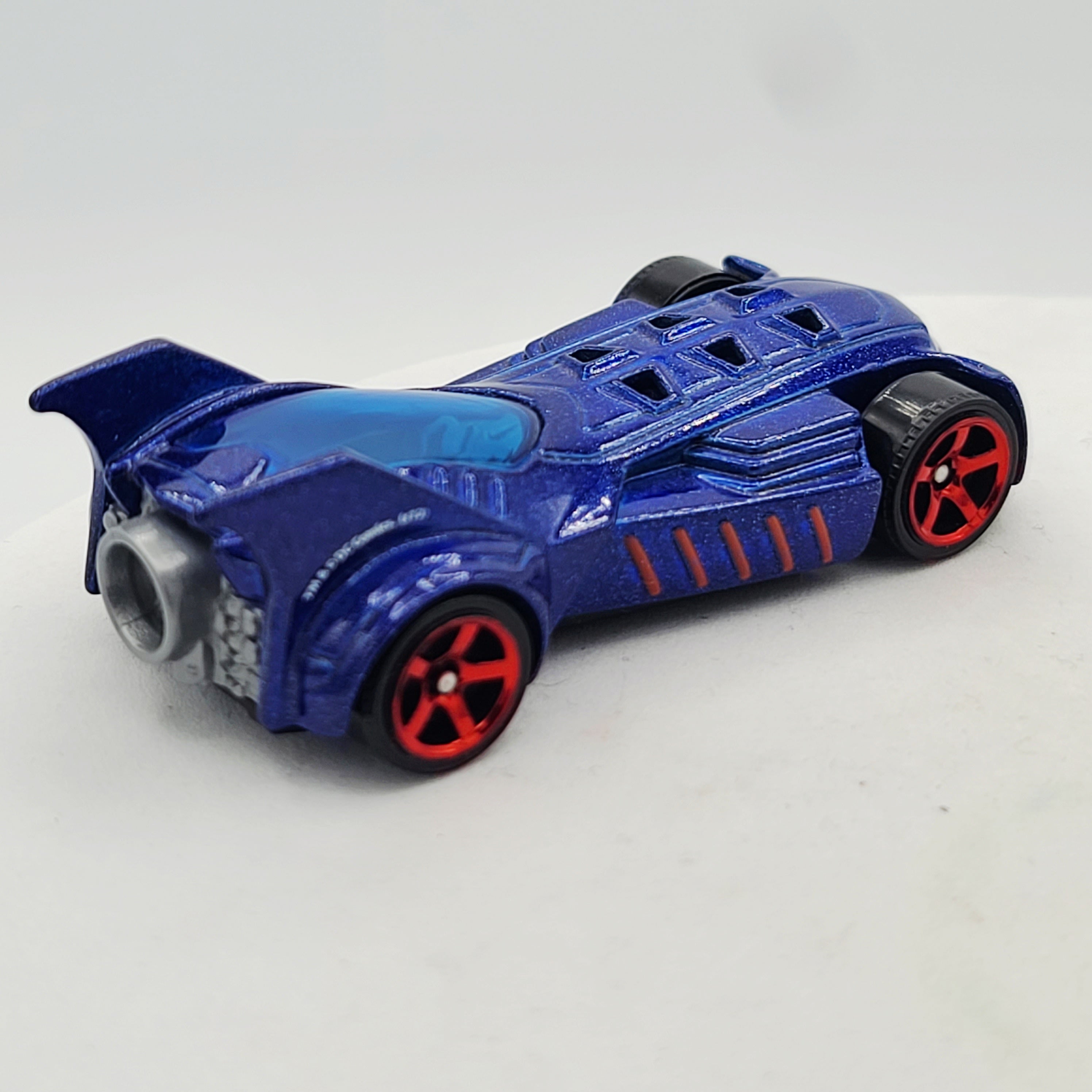Matchbox Batmobile Batman (2012 MBX Basic - City)
