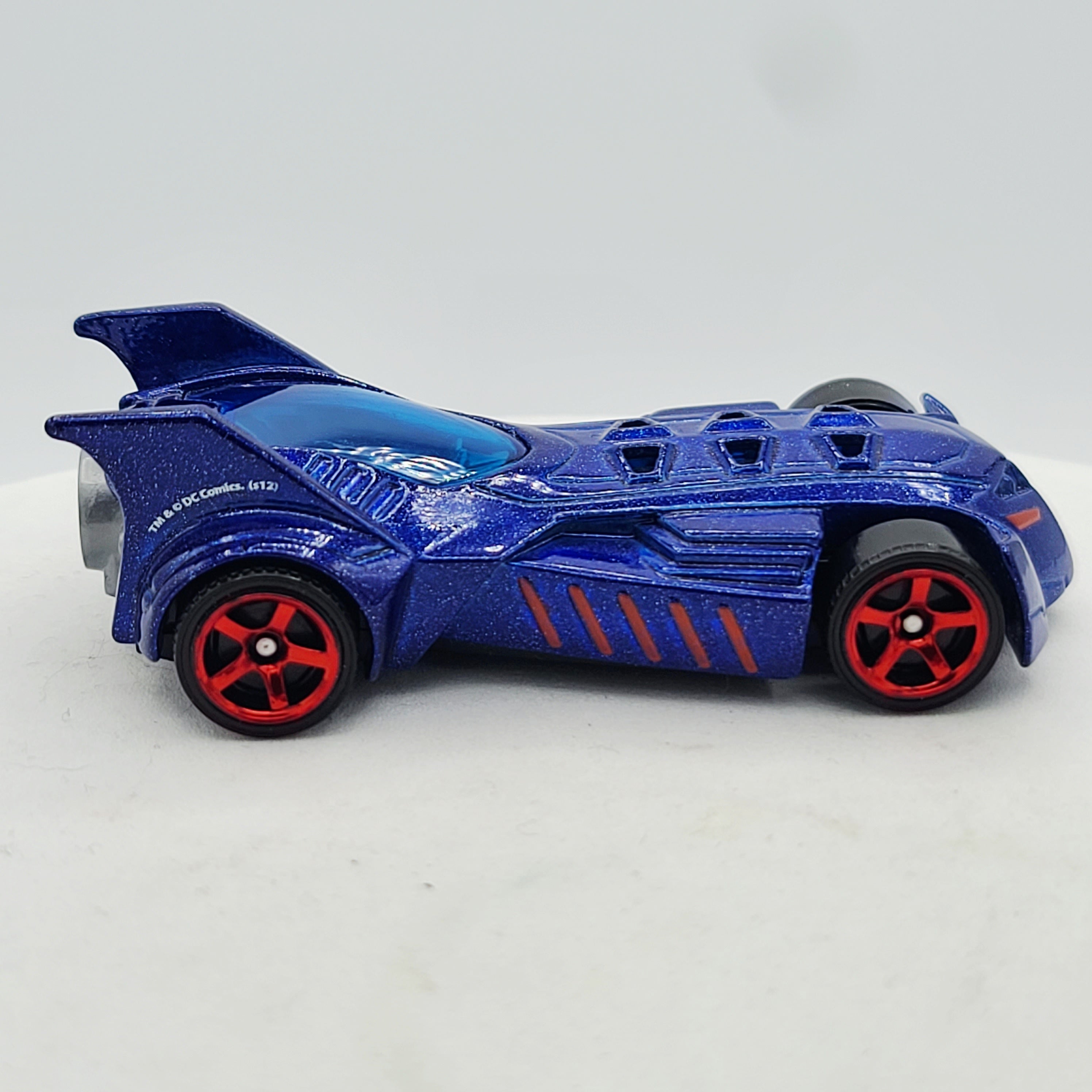 Matchbox Batmobile Batman (2012 MBX Basic - City)