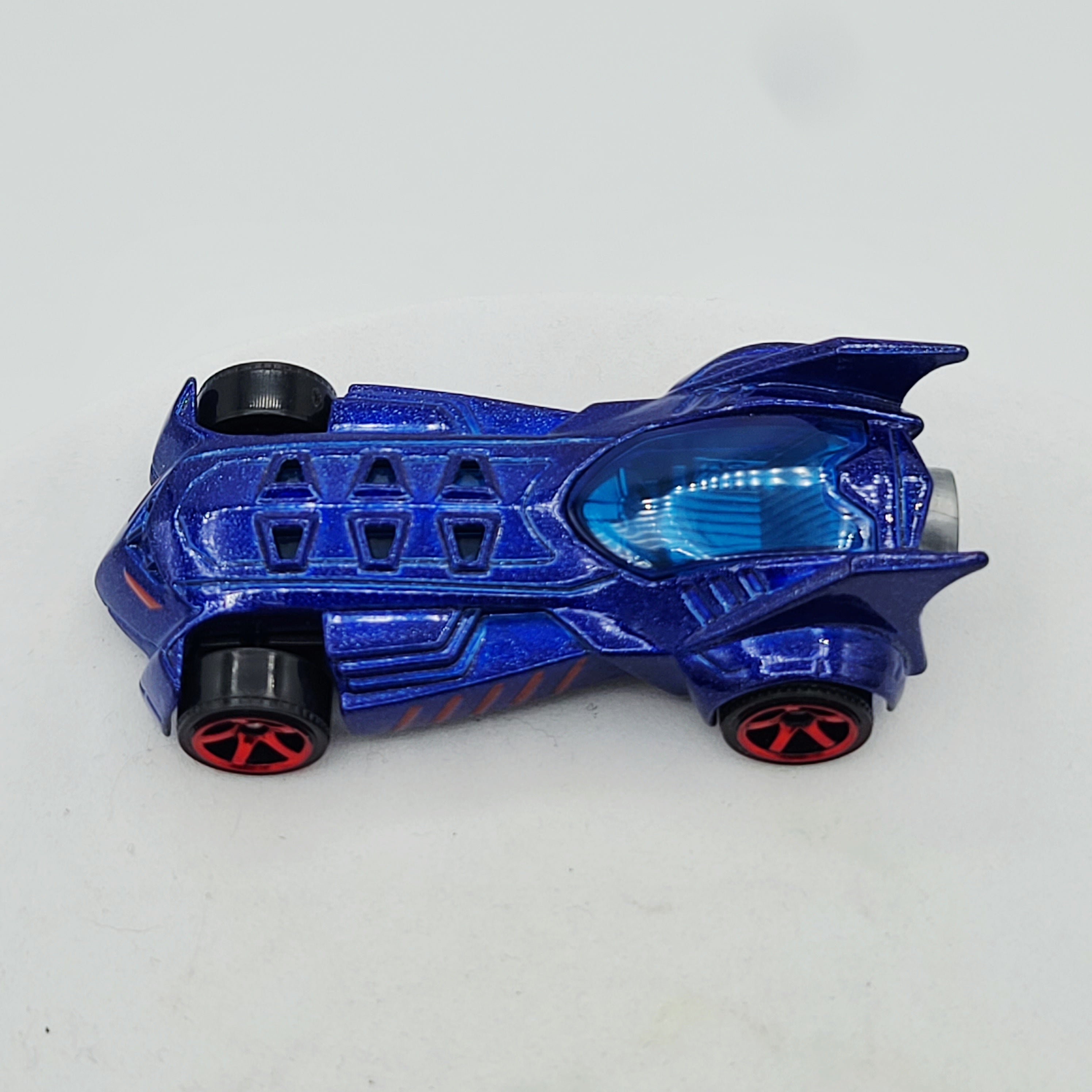 Matchbox Batmobile Batman (2012 MBX Basic - City)
