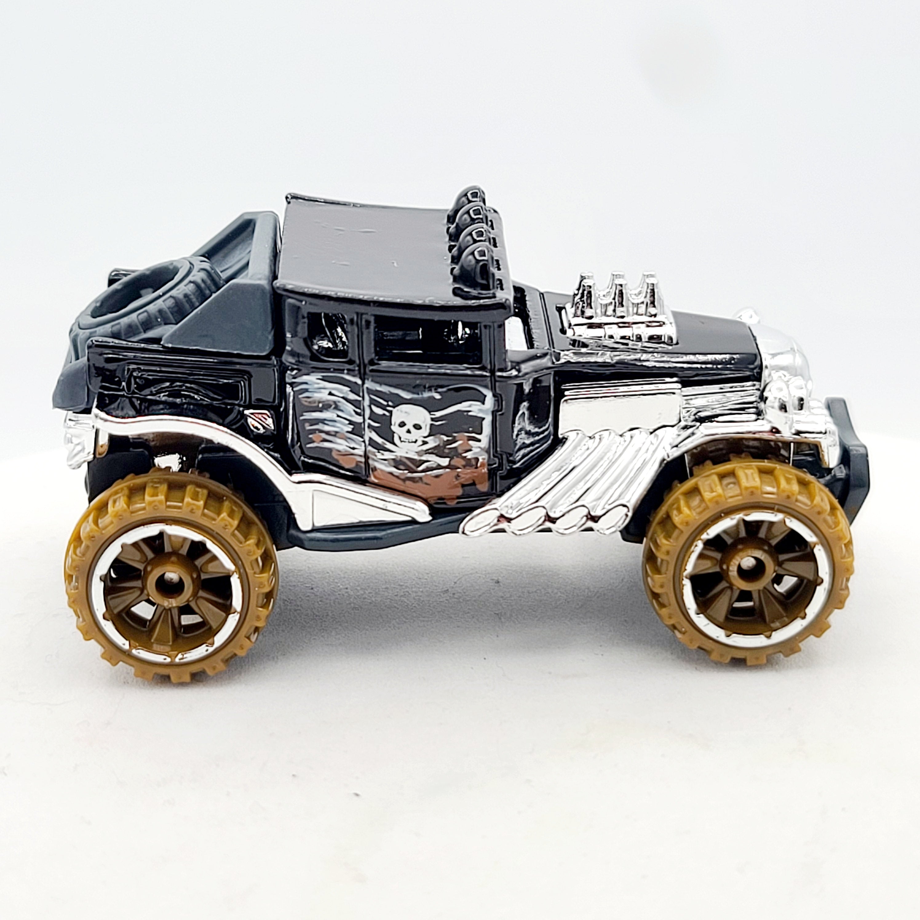 Hot Wheels Baja Bone Shaker, black (2013 HW Basic - HW Stunt)