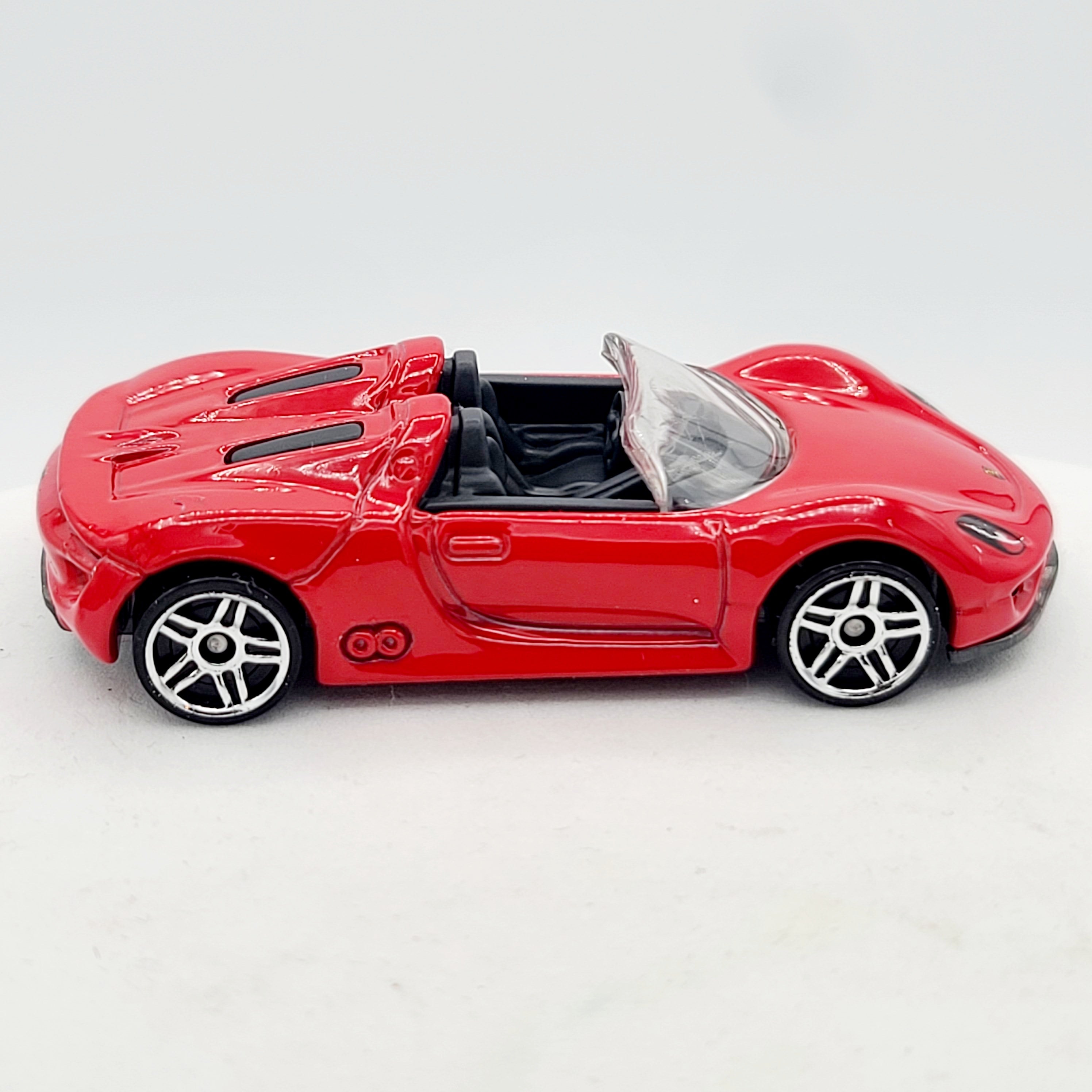 Hot Wheels Porsche 918 Spyder (2013 HW Basic - Showroom)