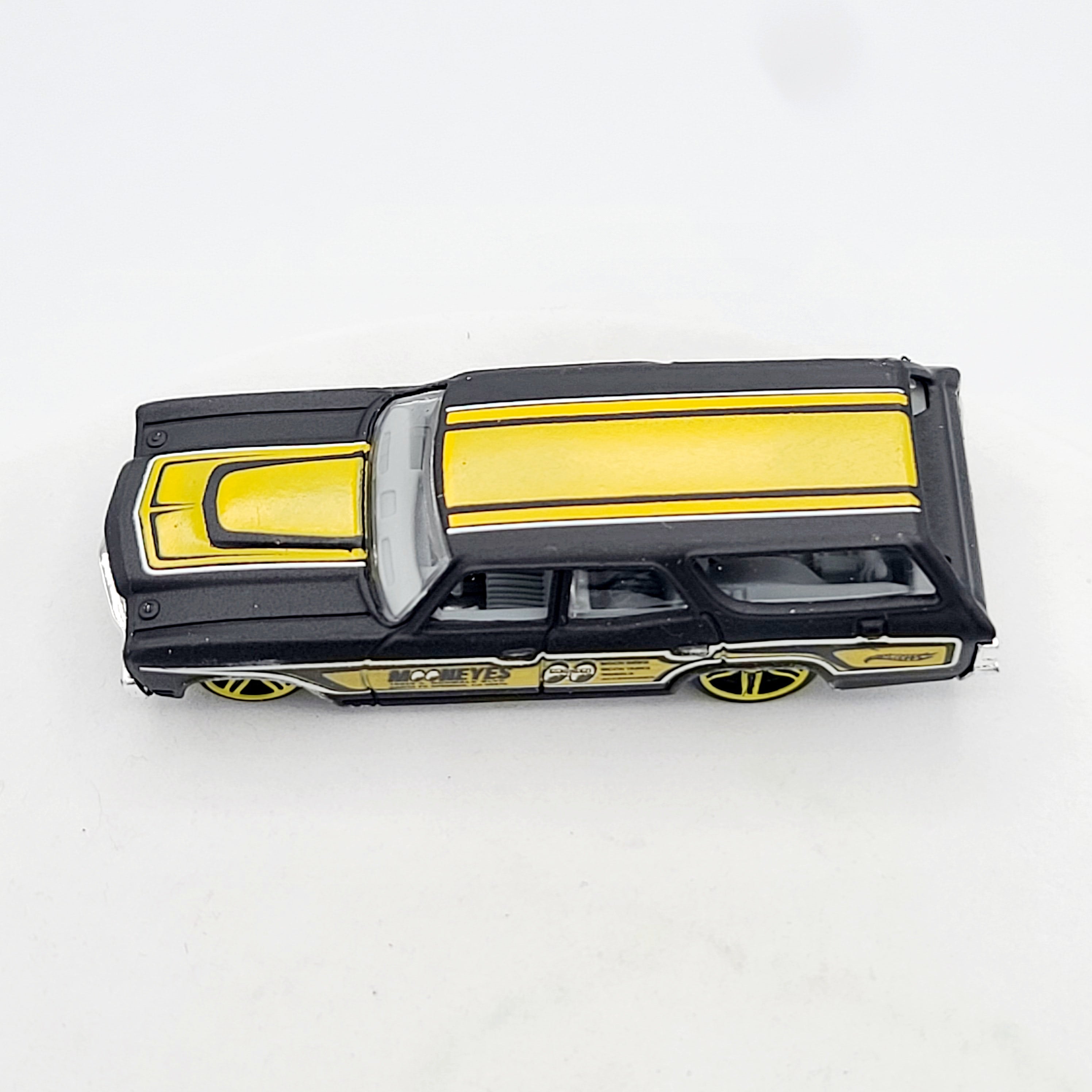 Hot Wheels '70 Chevy Chevelle SS Wagon "Moon Eyes" (2013 HW Basic - HW Showroom)