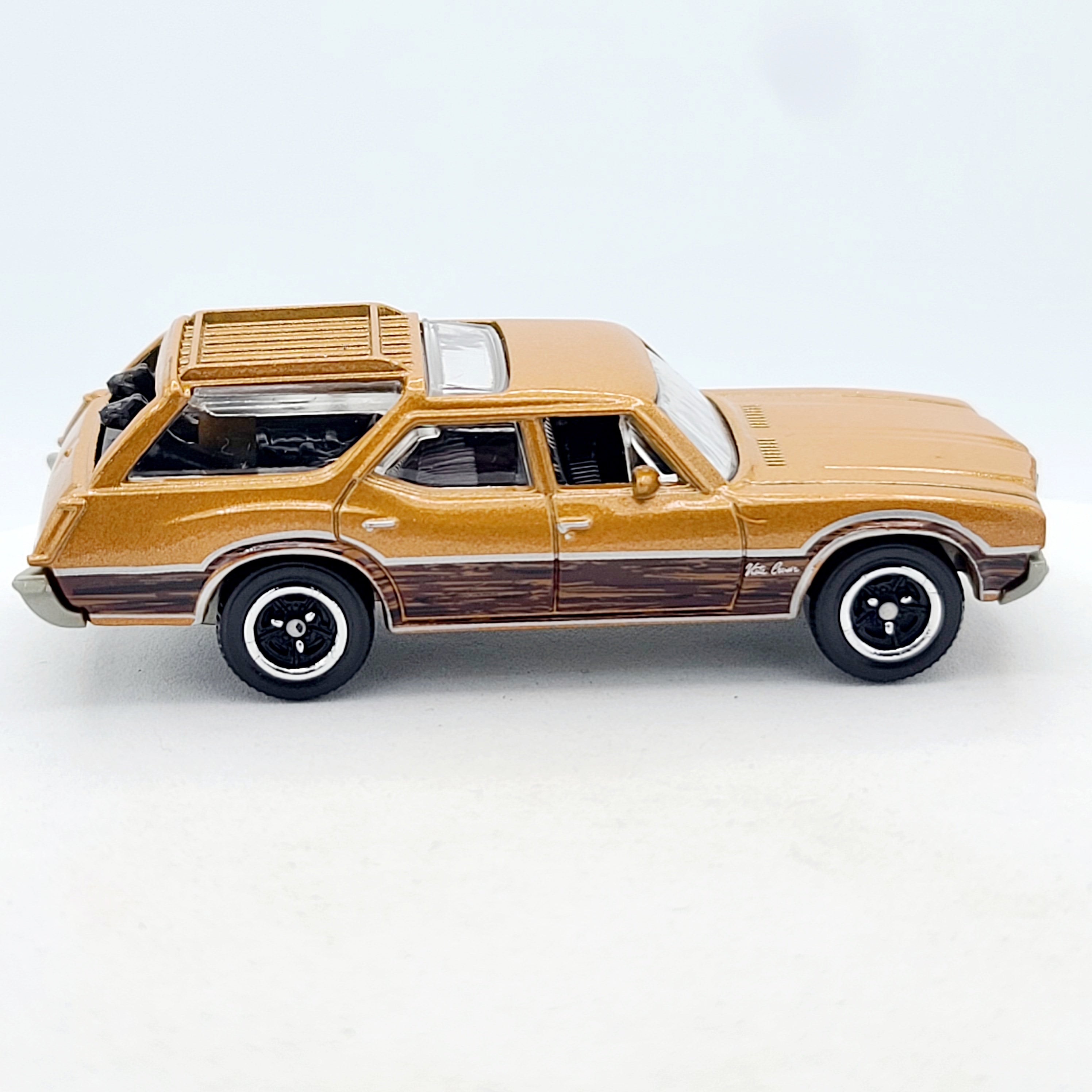 Matchbox '71 Oldsmobile Vista Cruiser (2019 MBX Basic - Road Trip)