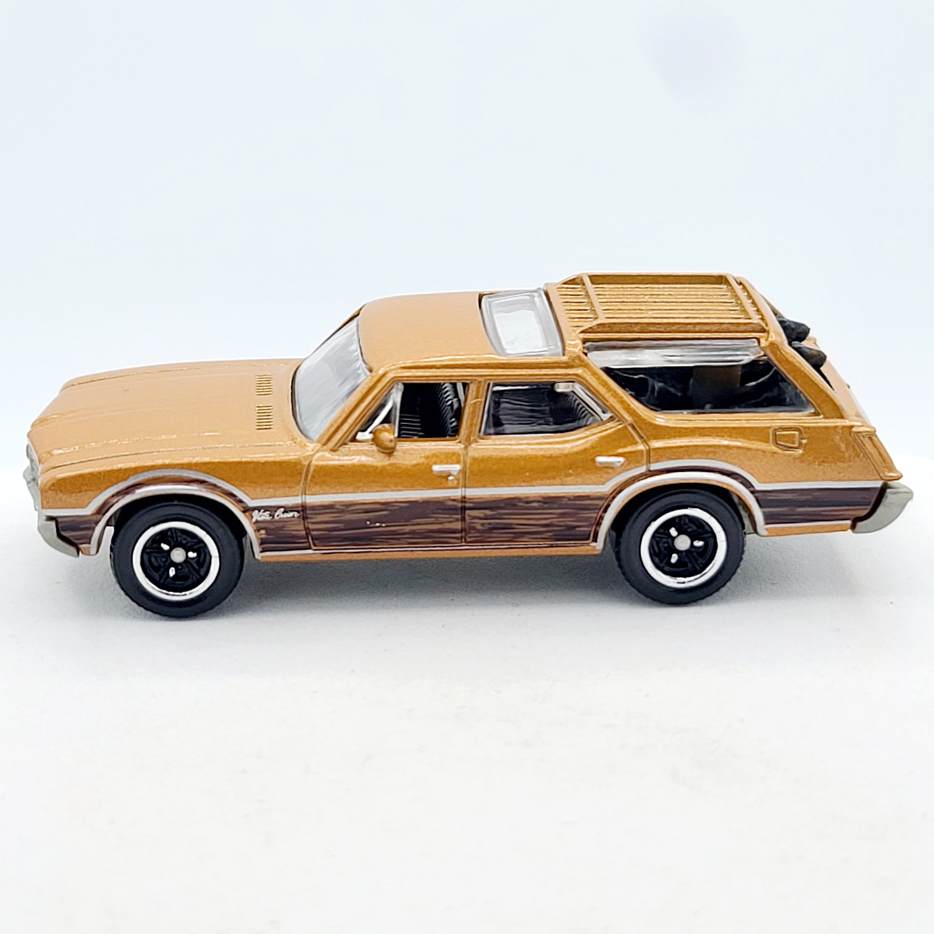 Matchbox '71 Oldsmobile Vista Cruiser (2019 MBX Basic - Road Trip)