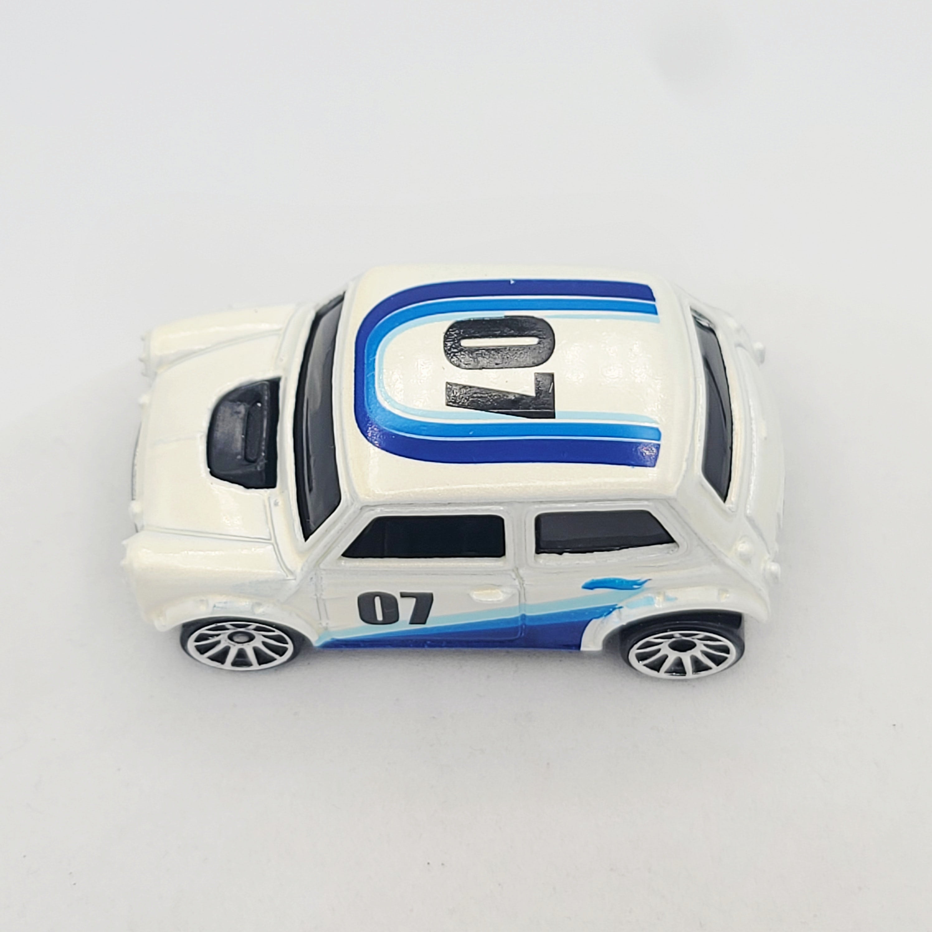 Hot Wheels Morris Mini Cooper (2007 HW Basic - Pop Offs)