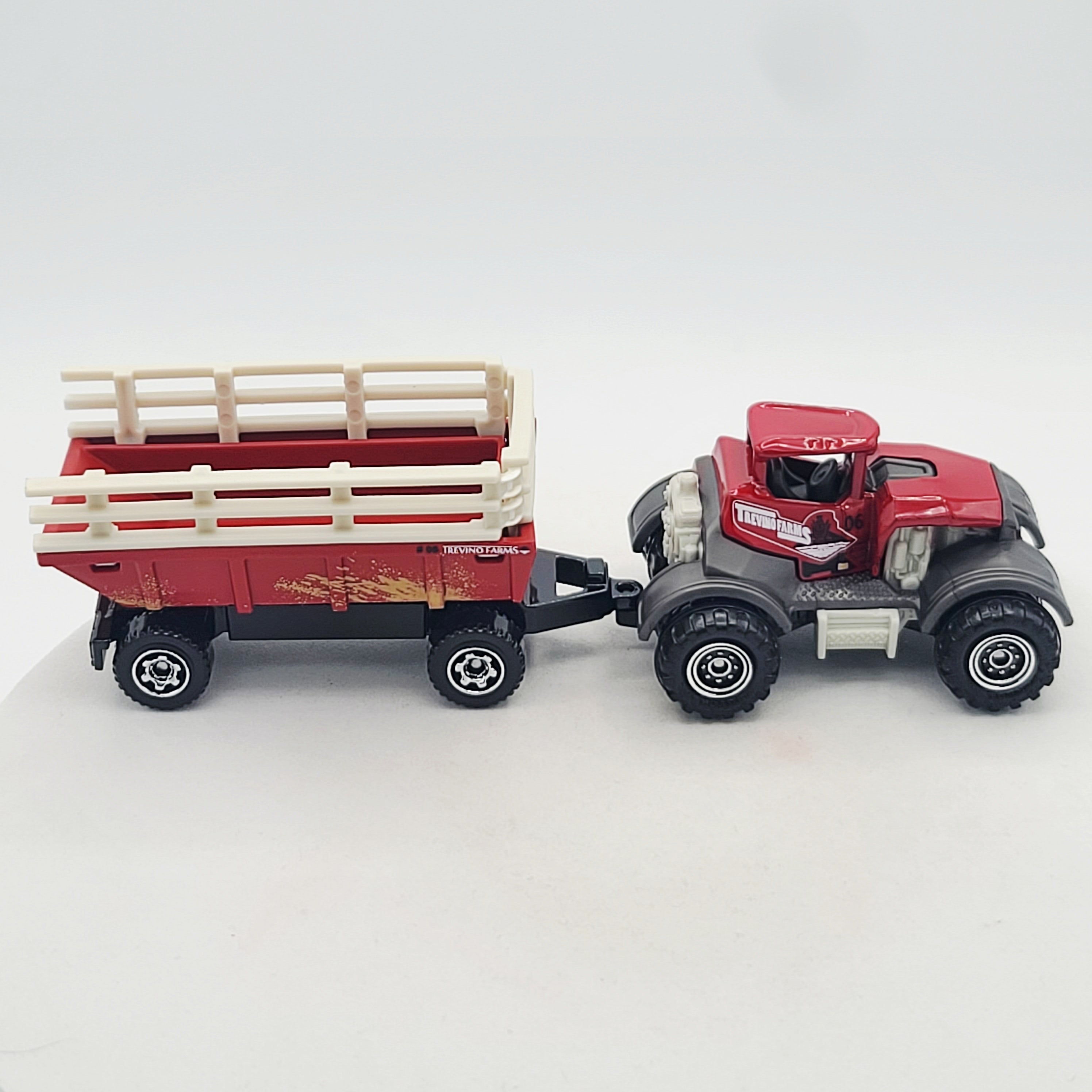 Matchbox MBX Dirtstroyer Tractor & Farm Trailer "Trevino Farms" (2017 MBX 5 Pack - Construction)