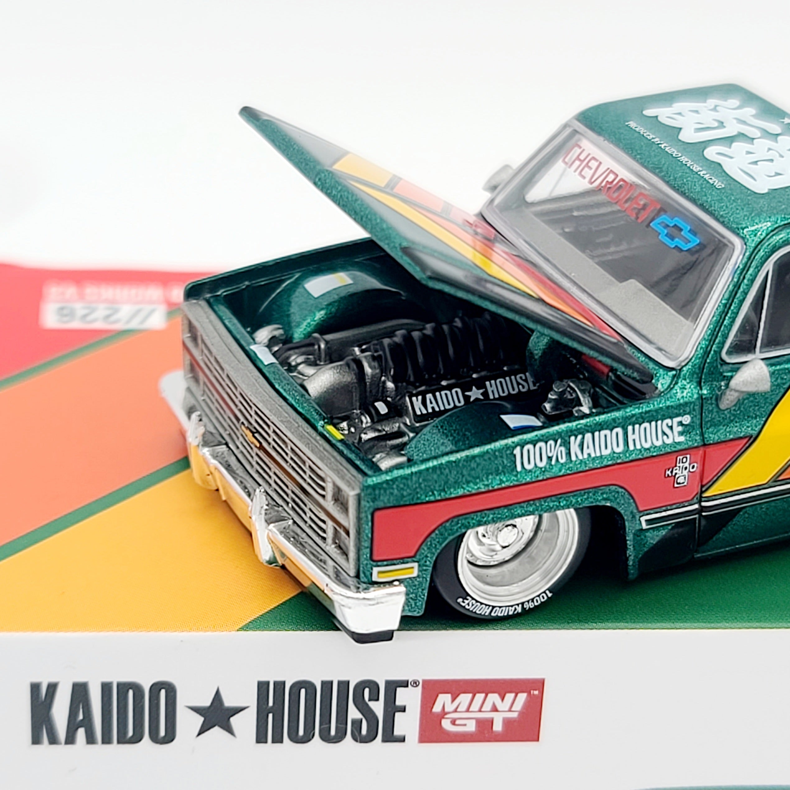 Kaido House x Mini GT '83 Chevrolet Silverado Kaido Works V3 - 1:64, Dark Green (2025 Limited Edition)