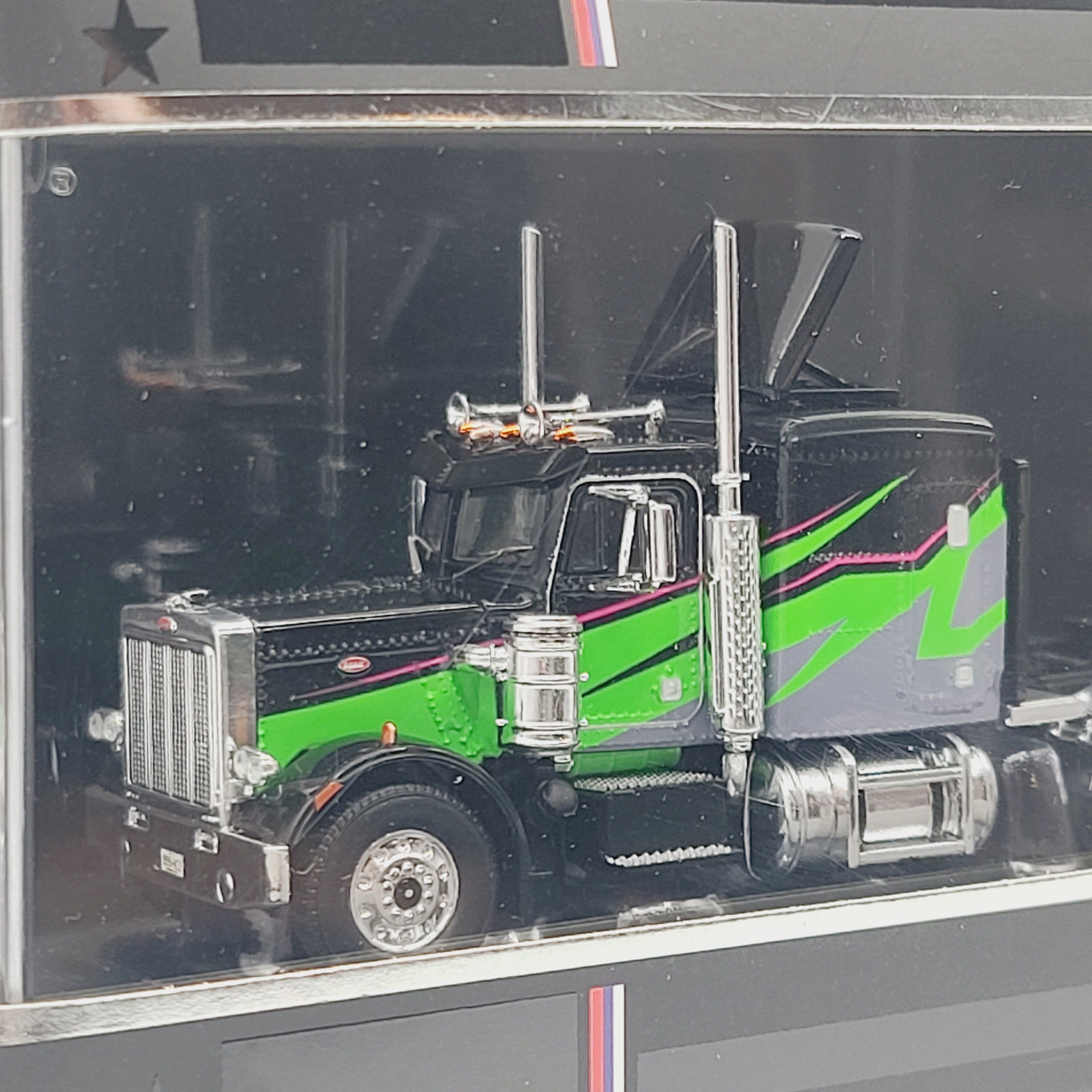 iXO Model Cars '73 Peterbilt 359 Semi Truck Cab - 1:64, Black & Lime (2026)
