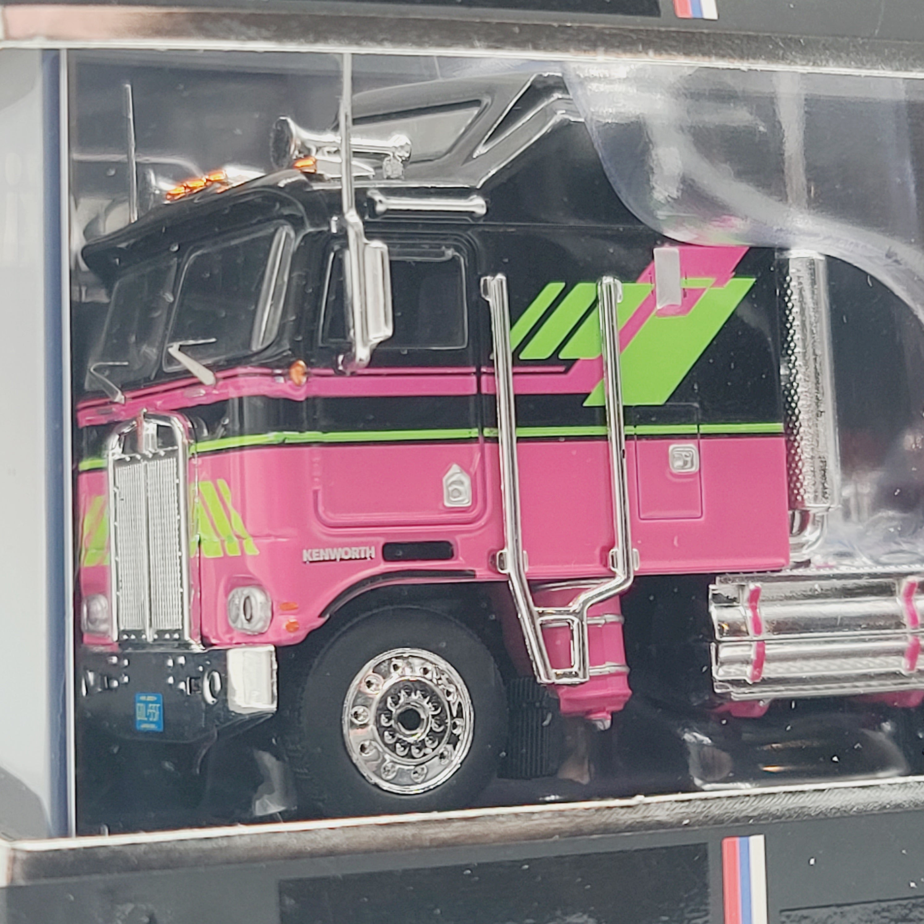 iXO Model Cars '76 Kenworth K100 Aerodyne Semi Truck Cab - 1:64, Black & Pink (2026)