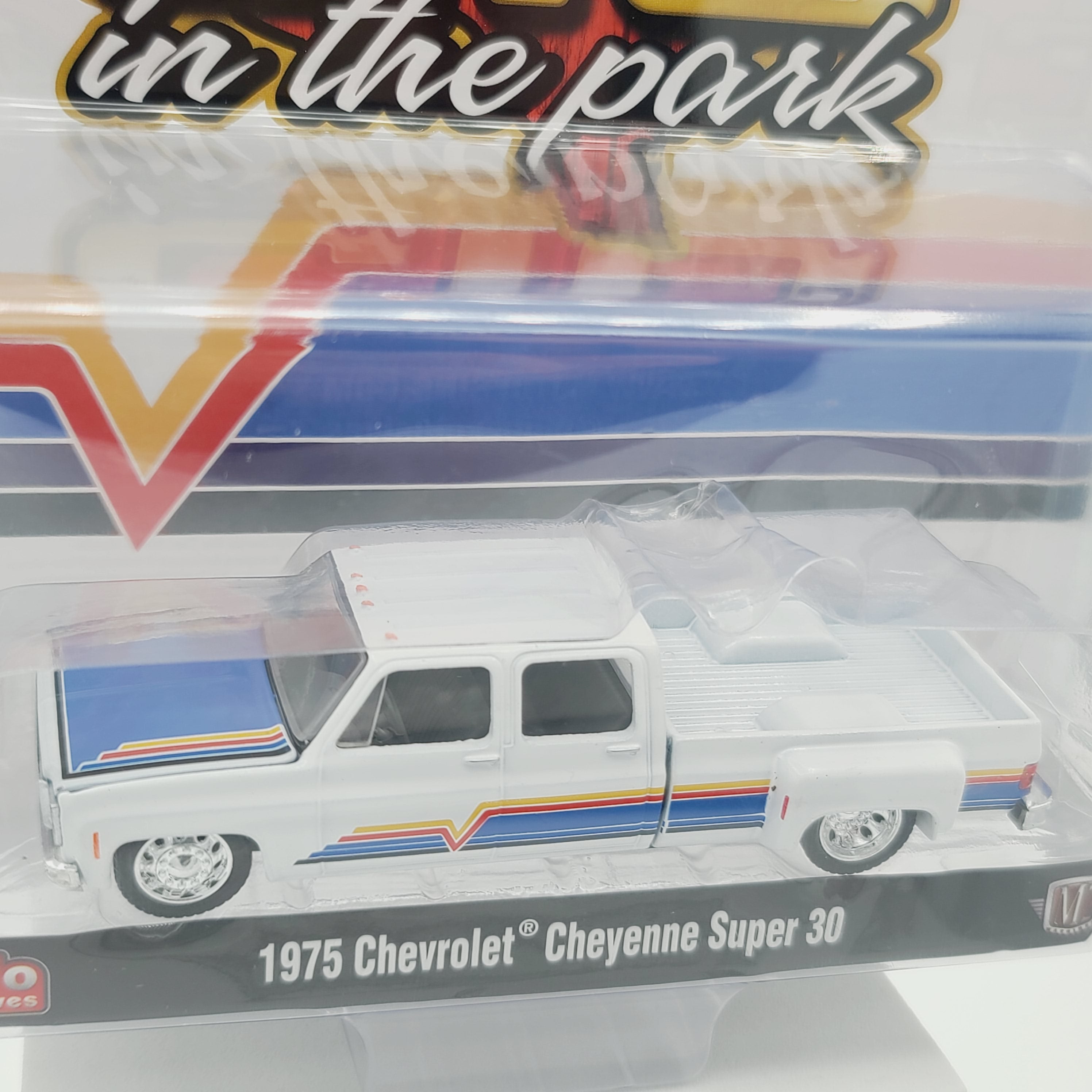 M2 Machines '75 Chevrolet Cheyenne Super 30 Dually Pickup - 1:64, C10'