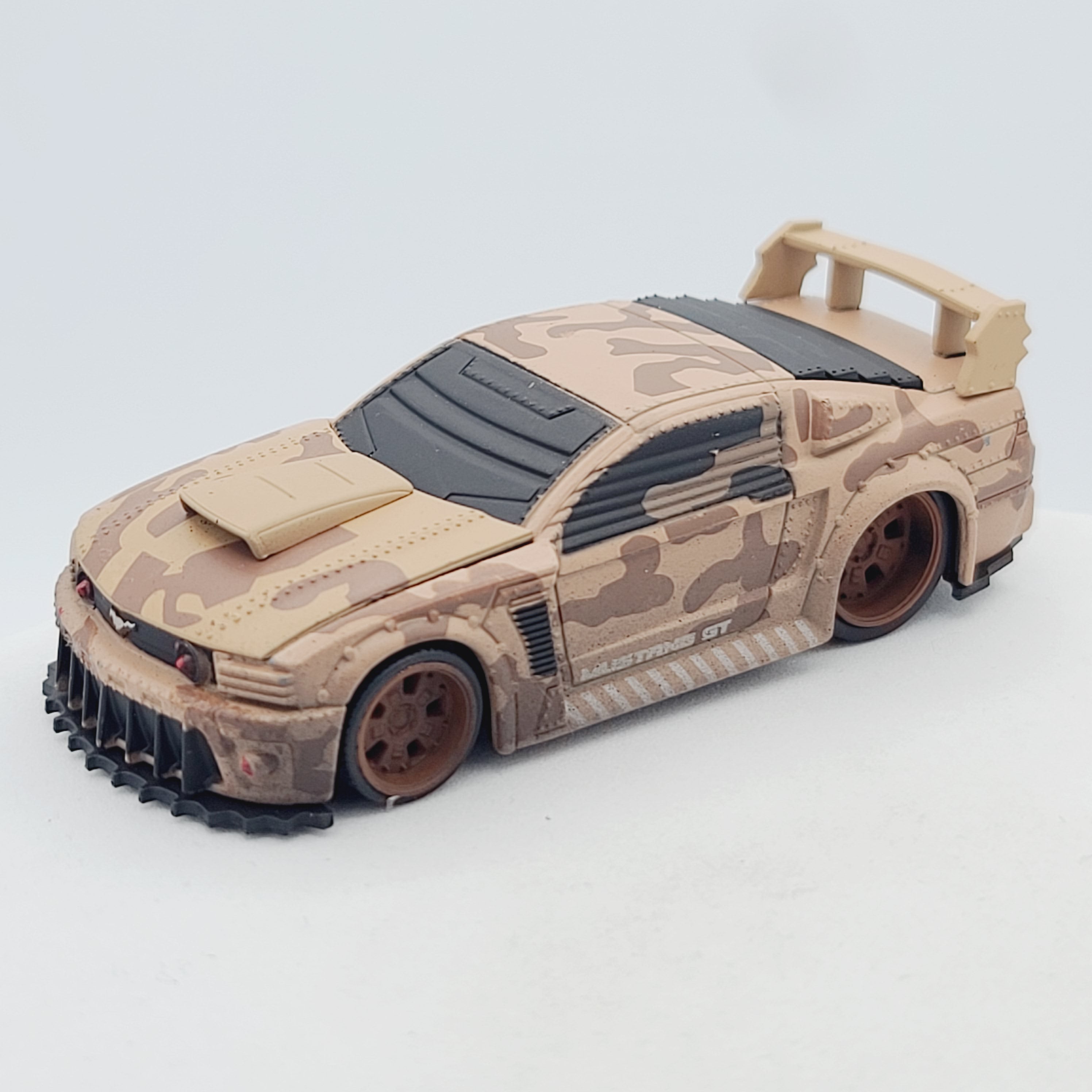 Jada Toys '06 Ford Mustang GT - 1:64, Brown Camouflage (2009 Battle Ma
