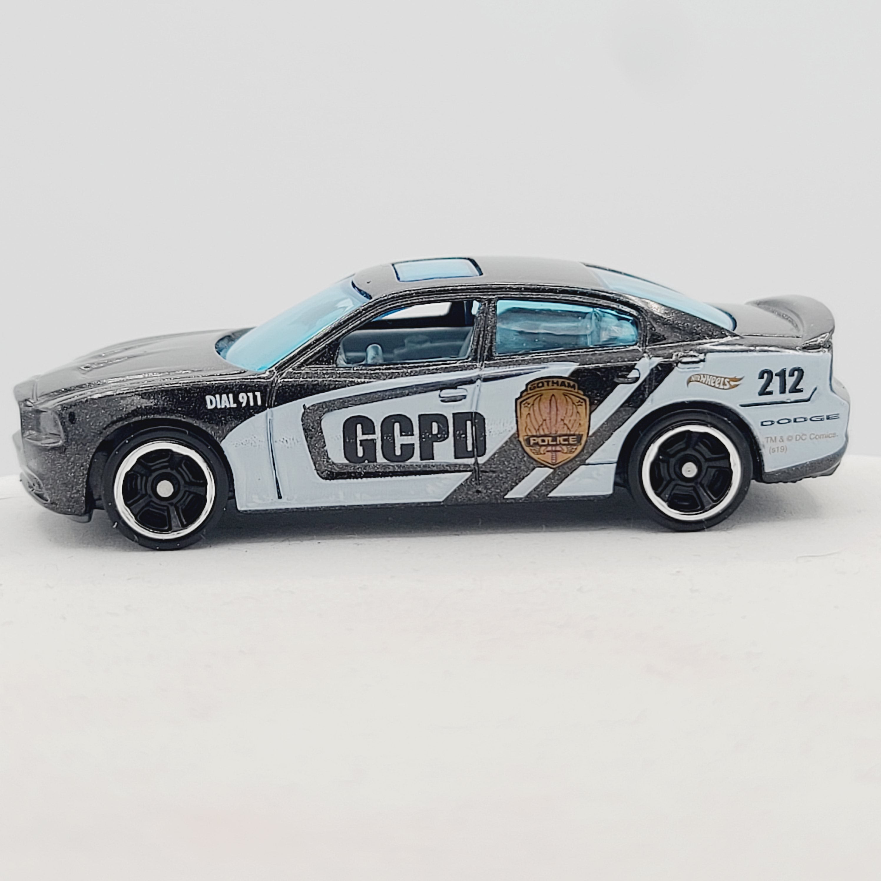 Hot Wheels '11 Dodge Charger R/T "GCPD" Police Car (2019 HW Basic - Batman)