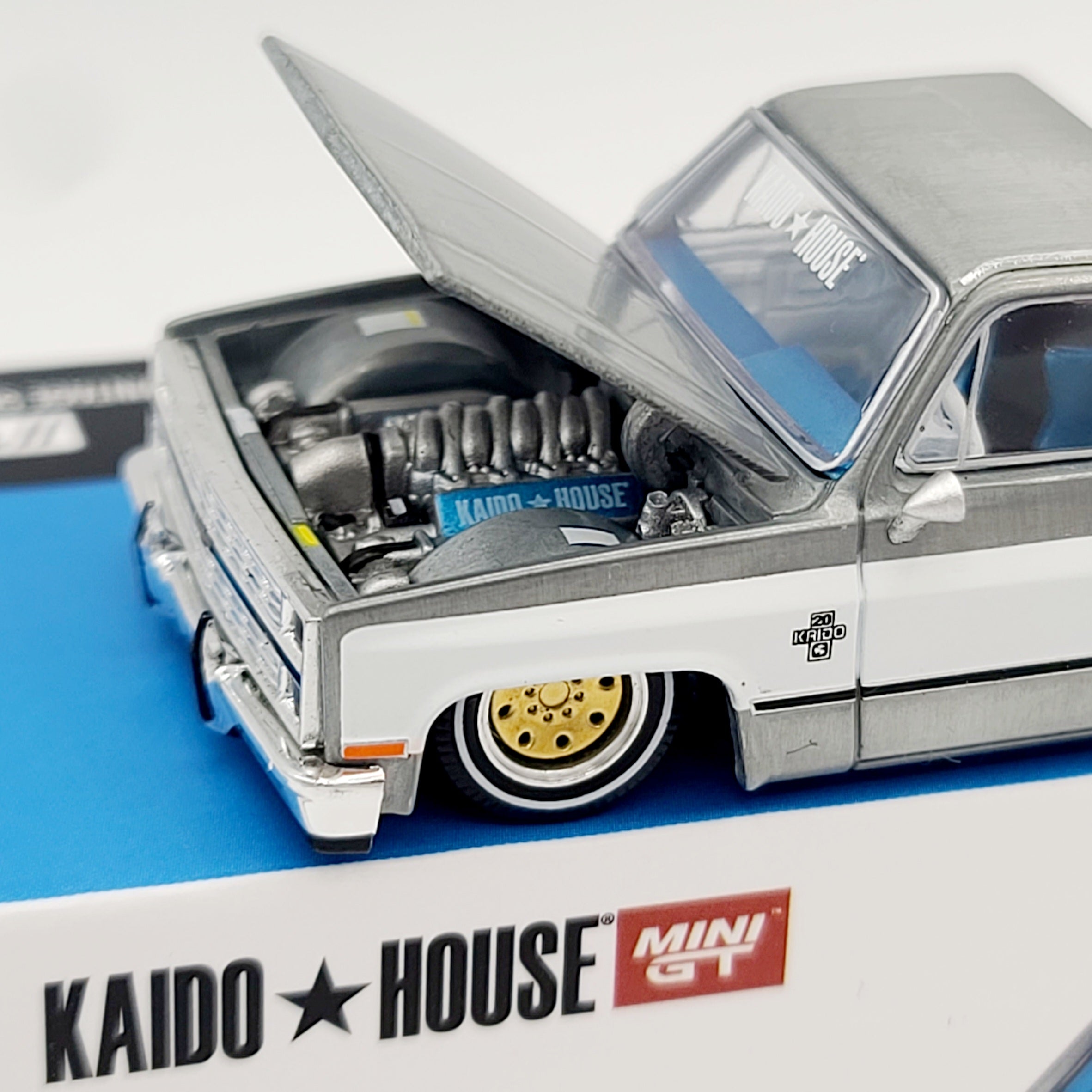 Kaido House x Mini GT - CHASE - Chevrolet Silverado Dually Kaido Vintage Spec V1 - 1:64 (2026 Limited Edition)