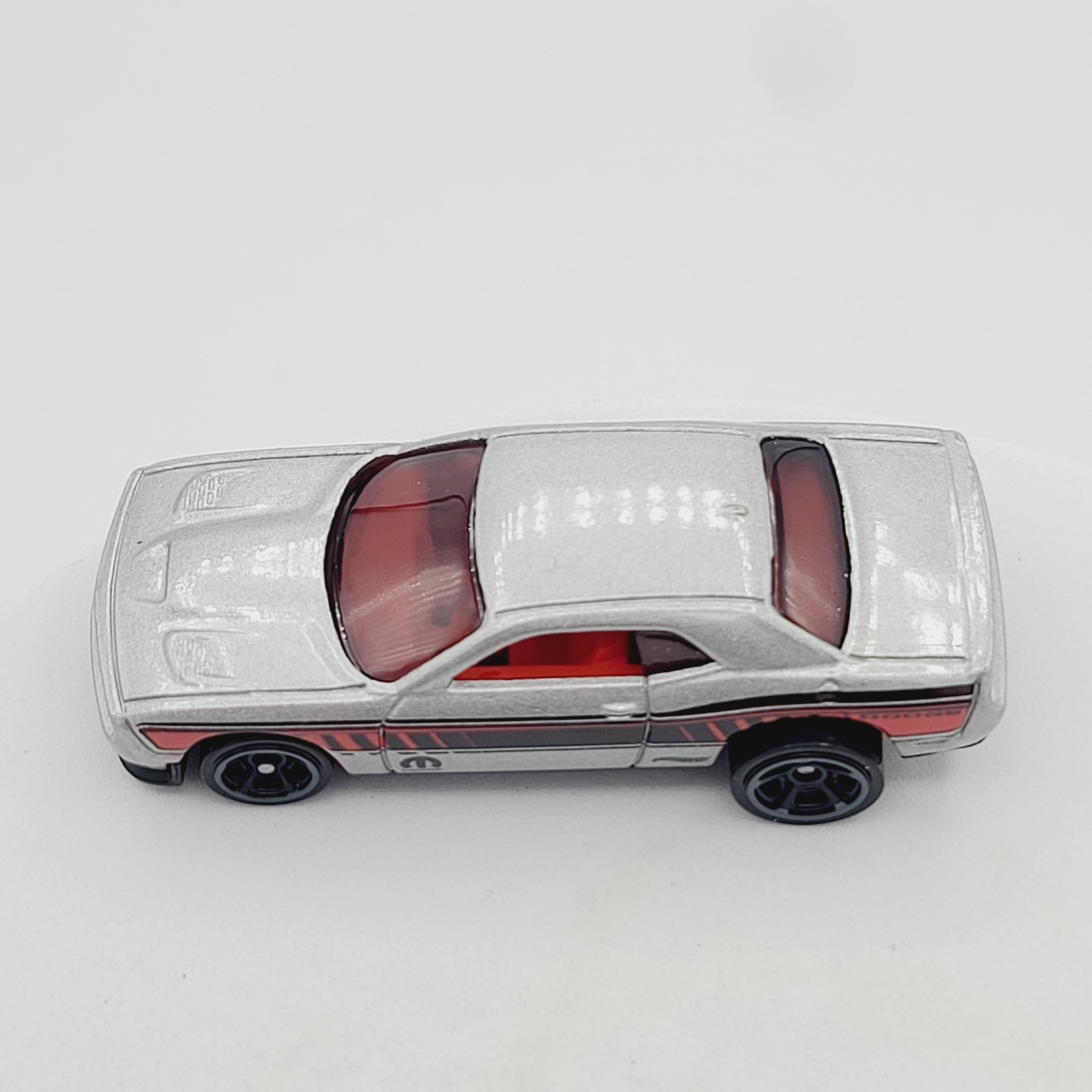 Hot Wheels '15 Dodge Challenger SRT (2017 HW Basic - Muscle Mania)