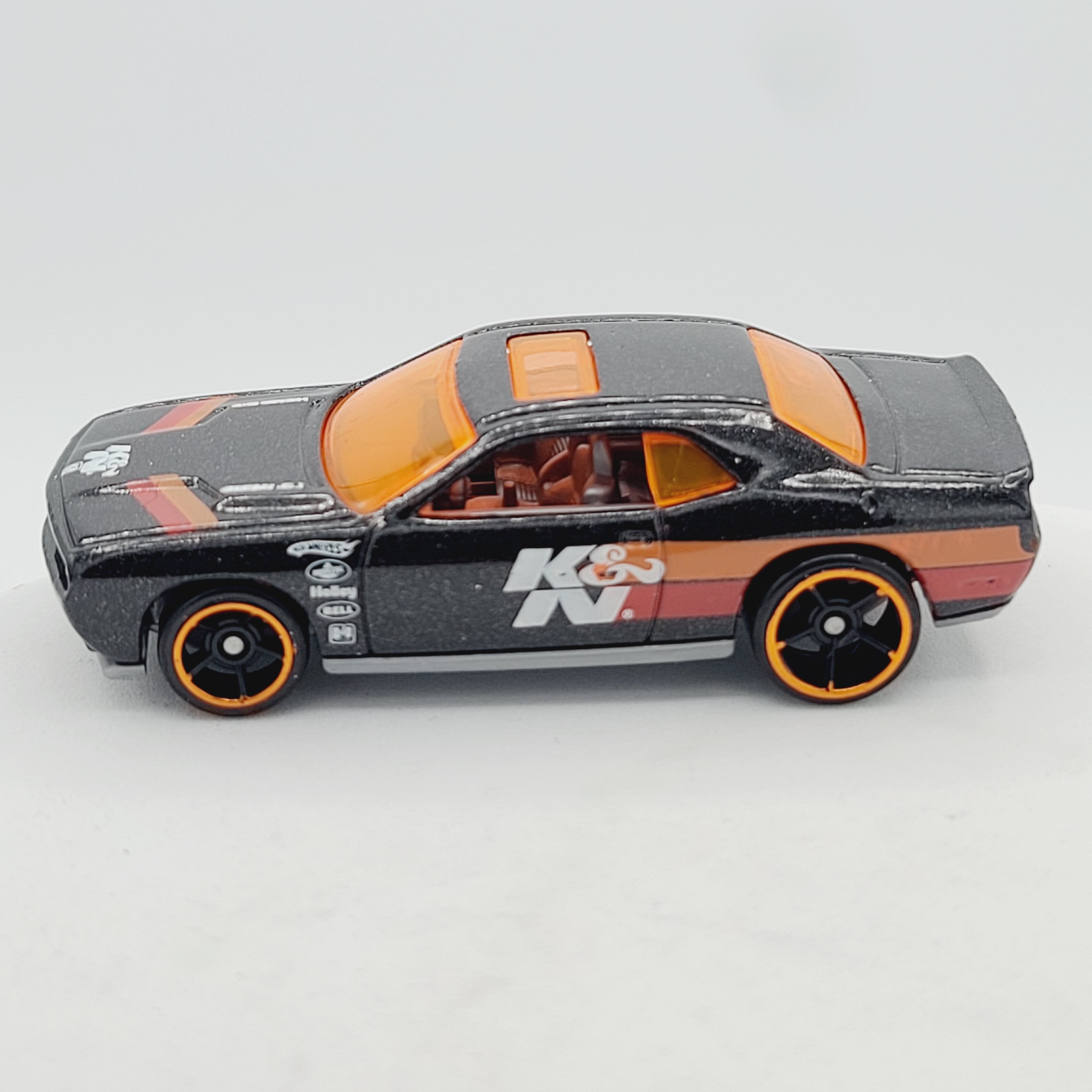Hot Wheels '08 Dodge Challenger SRT8 "K&N" (2010 HW Basic - Performance)