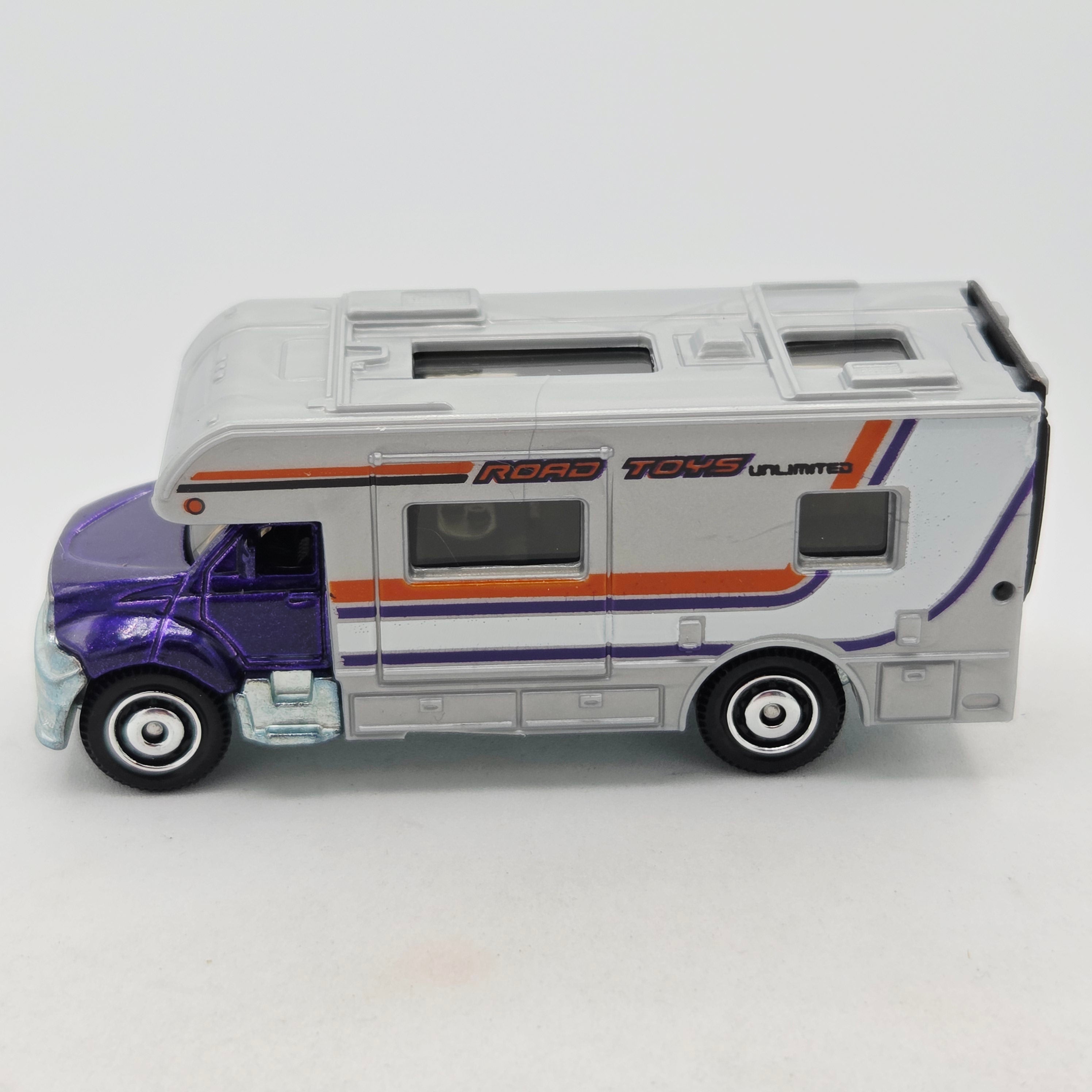 Matchbox MBX Motor Home, RV Camper Truck (2010 MBX Basic - Outdoor Sportsman)