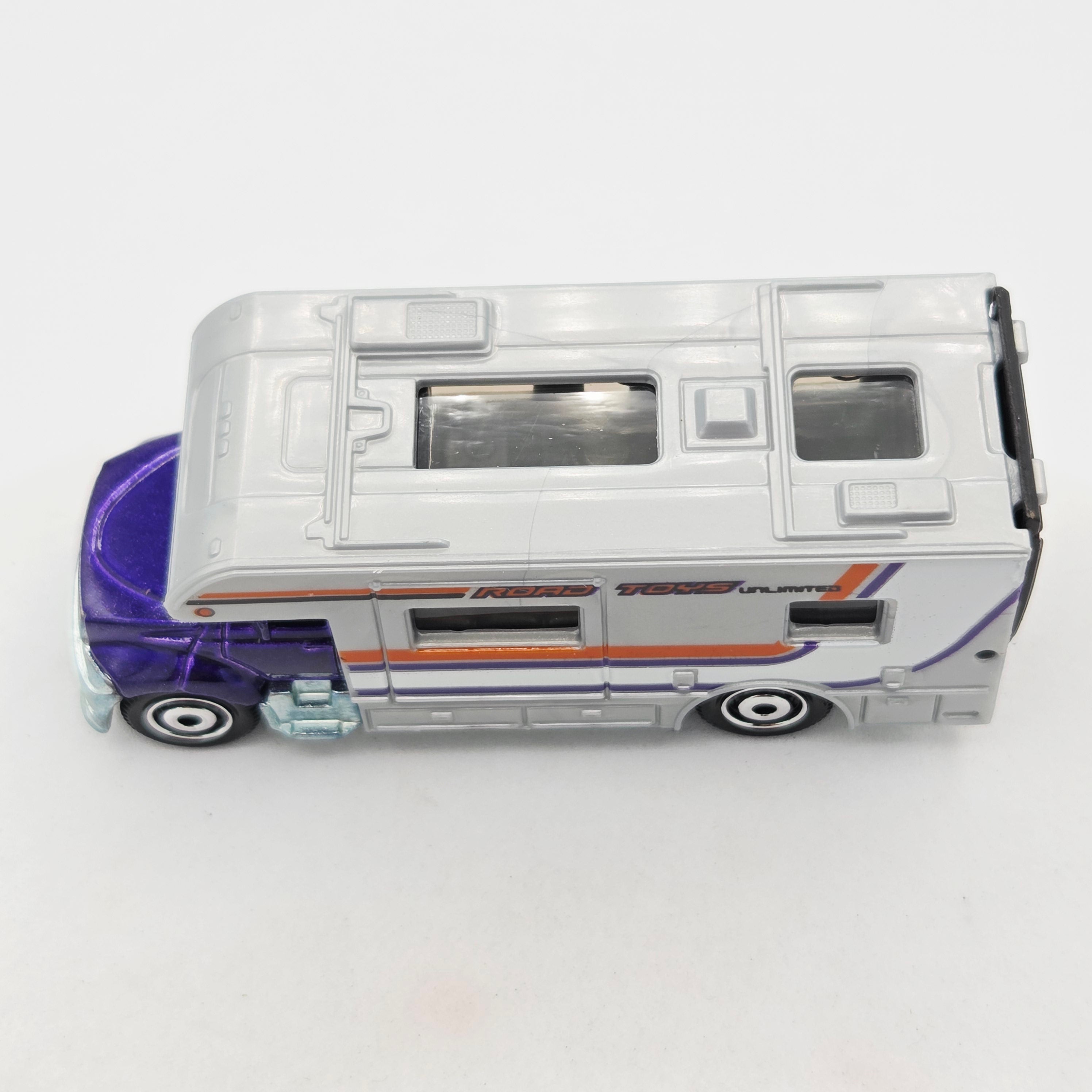 Matchbox MBX Motor Home, RV Camper Truck (2010 MBX Basic - Outdoor Sportsman)