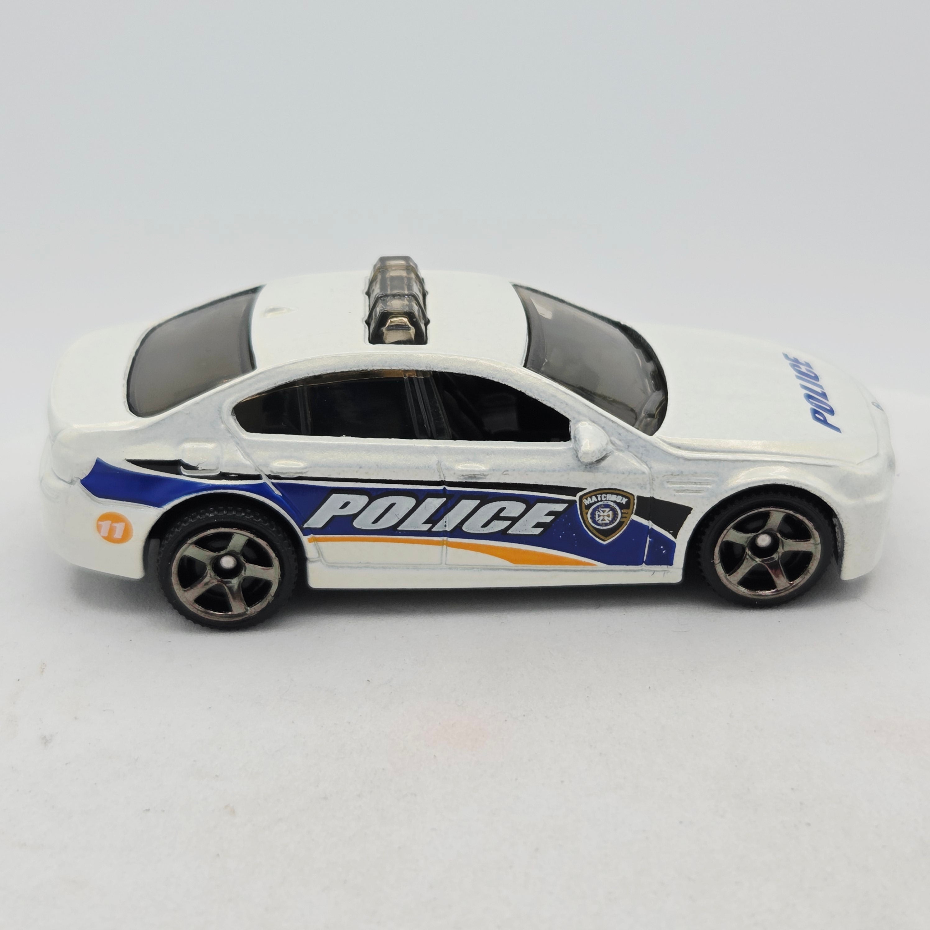 Matchbox BMW M5 Police Car (2016 MBX Basic - Heroic Rescue)