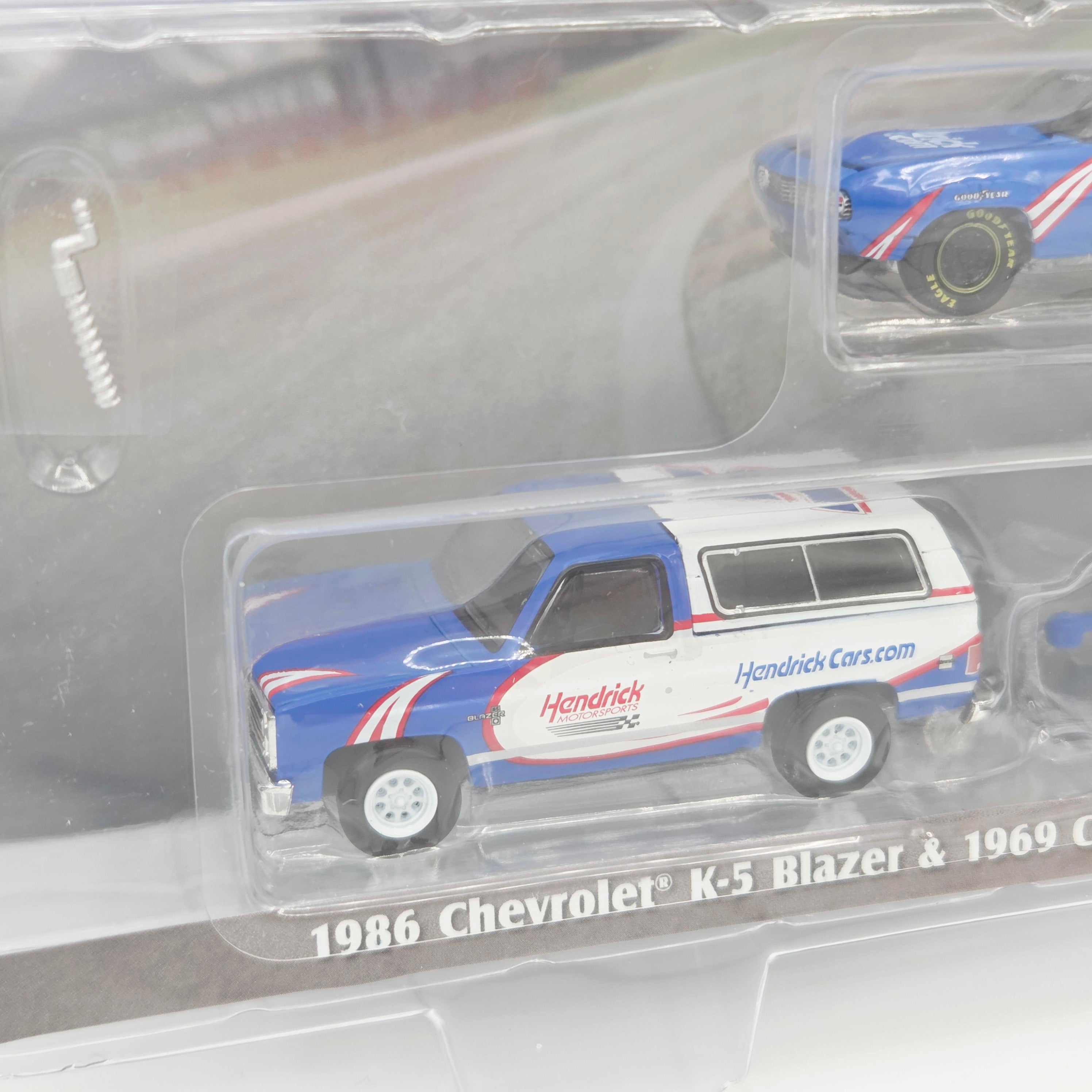 GreenLight '86 Chevrolet K5 Blazer w/ '69 Chevrolet Camaro - 1:64, Kyl
