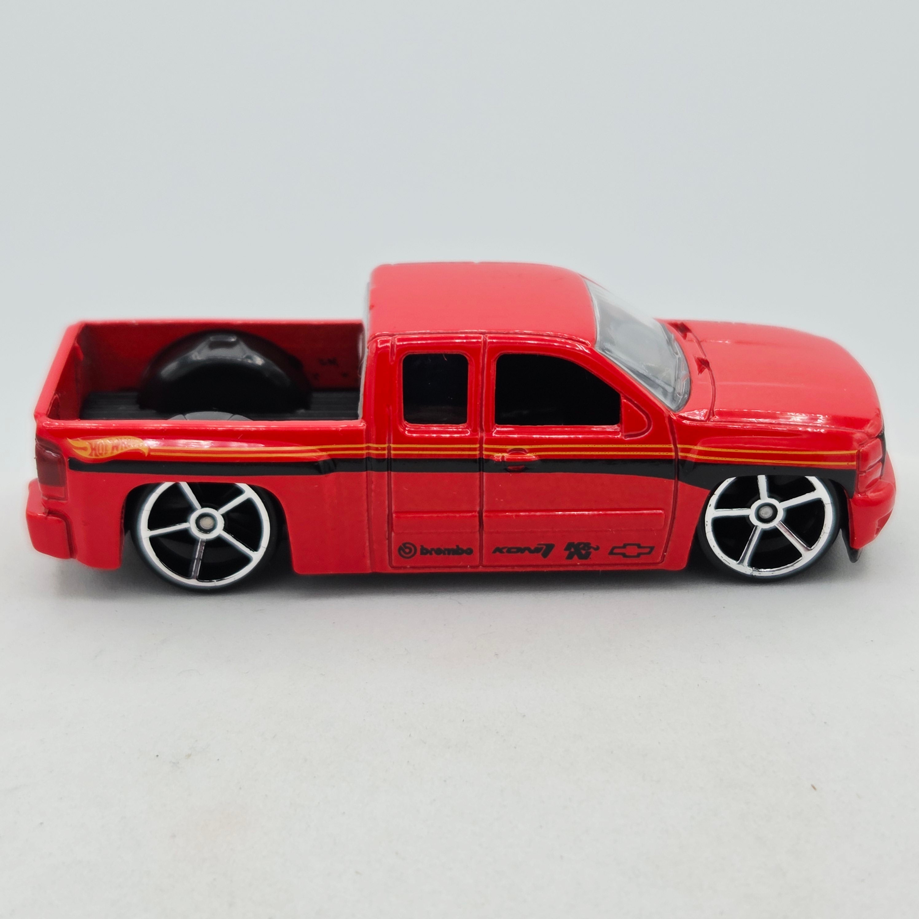 Hot Wheels Chevrolet Silverado Pickup (2015 HW Basic - Workshop Then & Now)