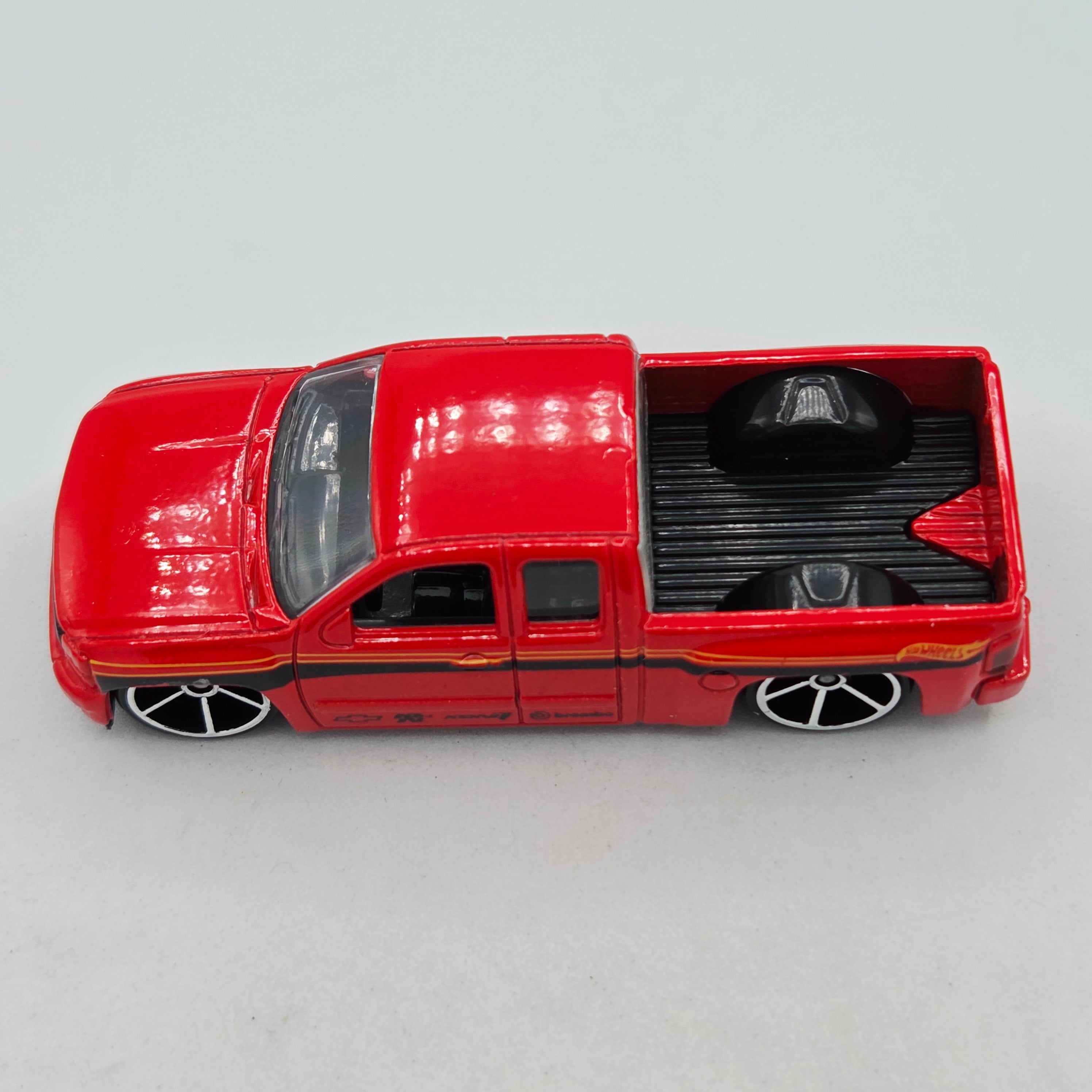 Hot Wheels Chevrolet Silverado Pickup (2015 HW Basic - Workshop Then & Now)