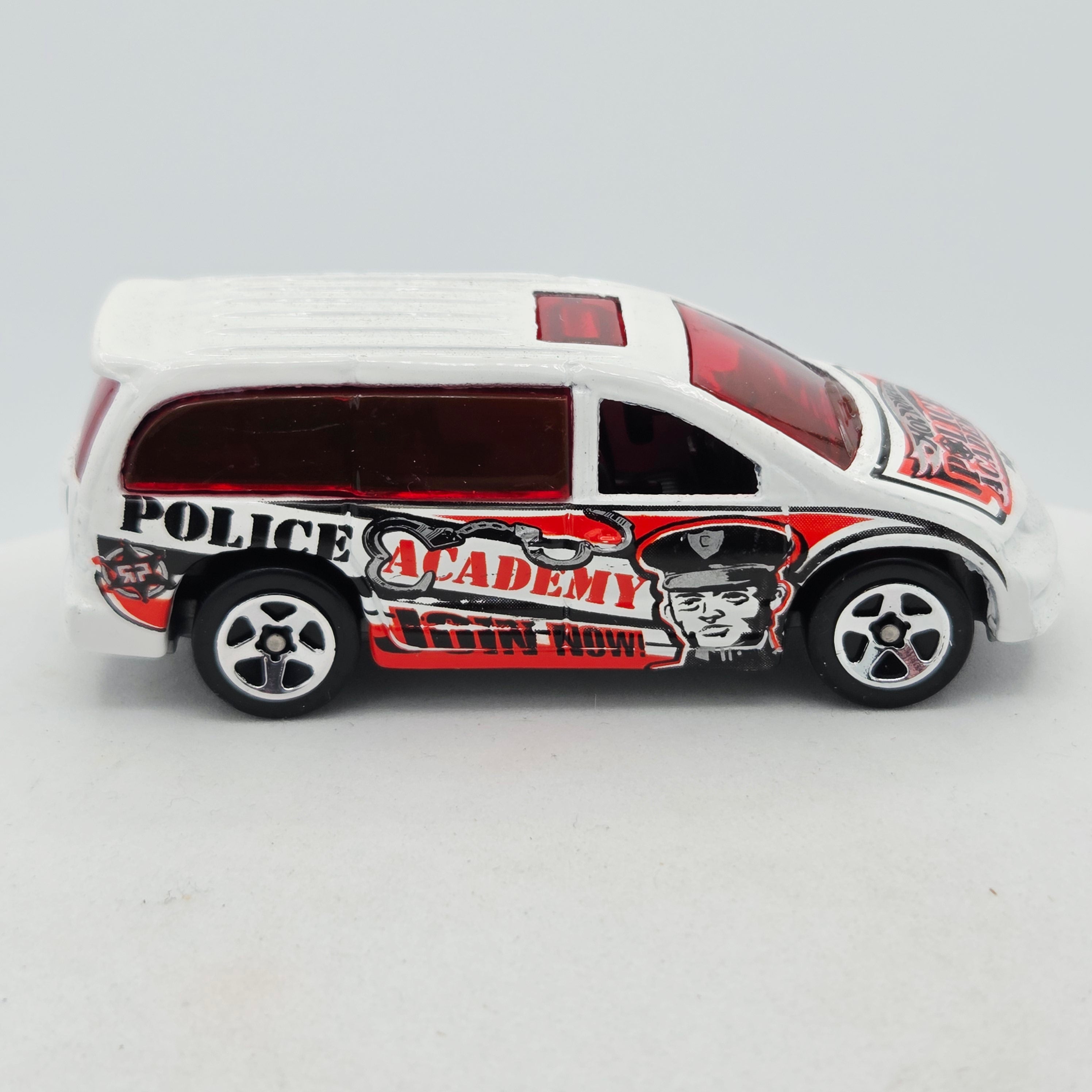 Hot Wheels Dodge Caravan "Police Academy" (2003 HW Basic - Roll Patrol)