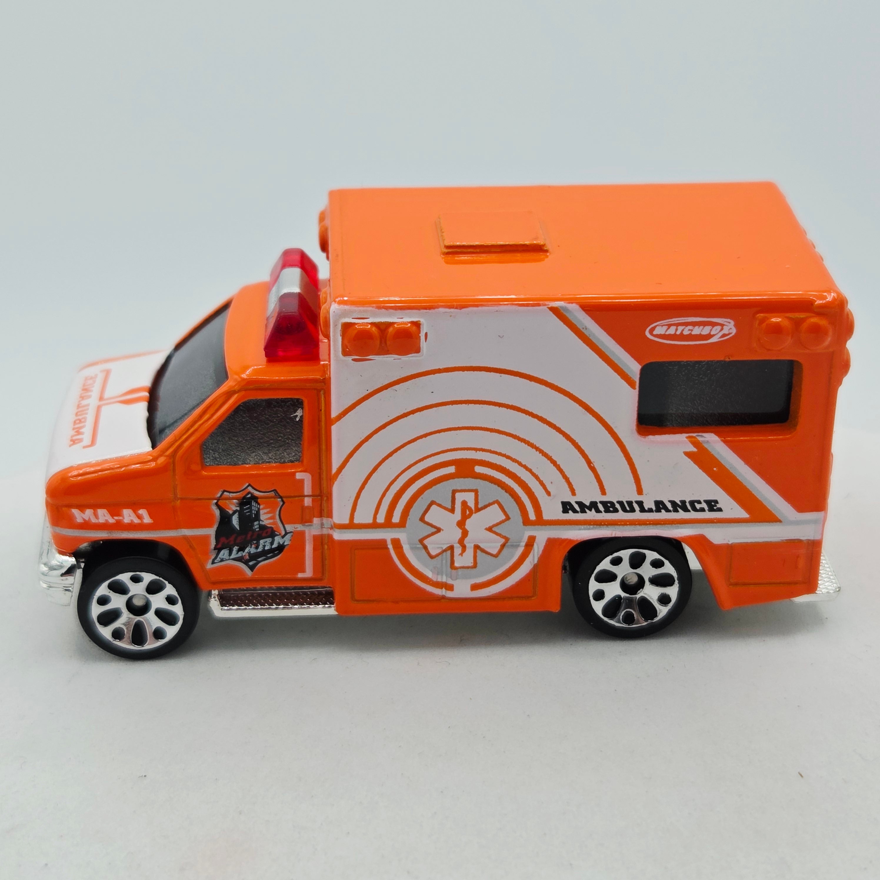 Matchbox Ford Ambulance "Metro Alarm" (2001 MBX 5 Pack Exclusive - Rescue Riders)
