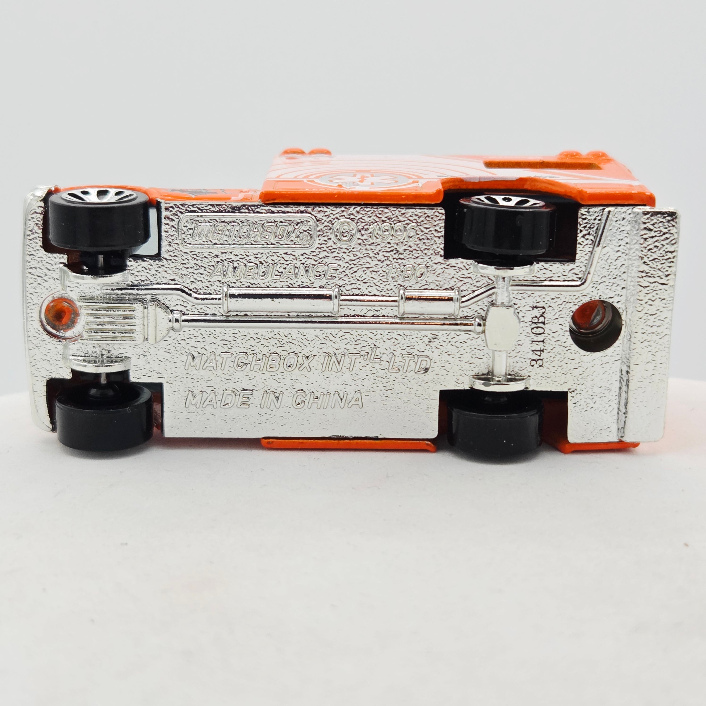 Matchbox Ford Ambulance "Metro Alarm" (2001 MBX 5 Pack Exclusive - Rescue Riders)