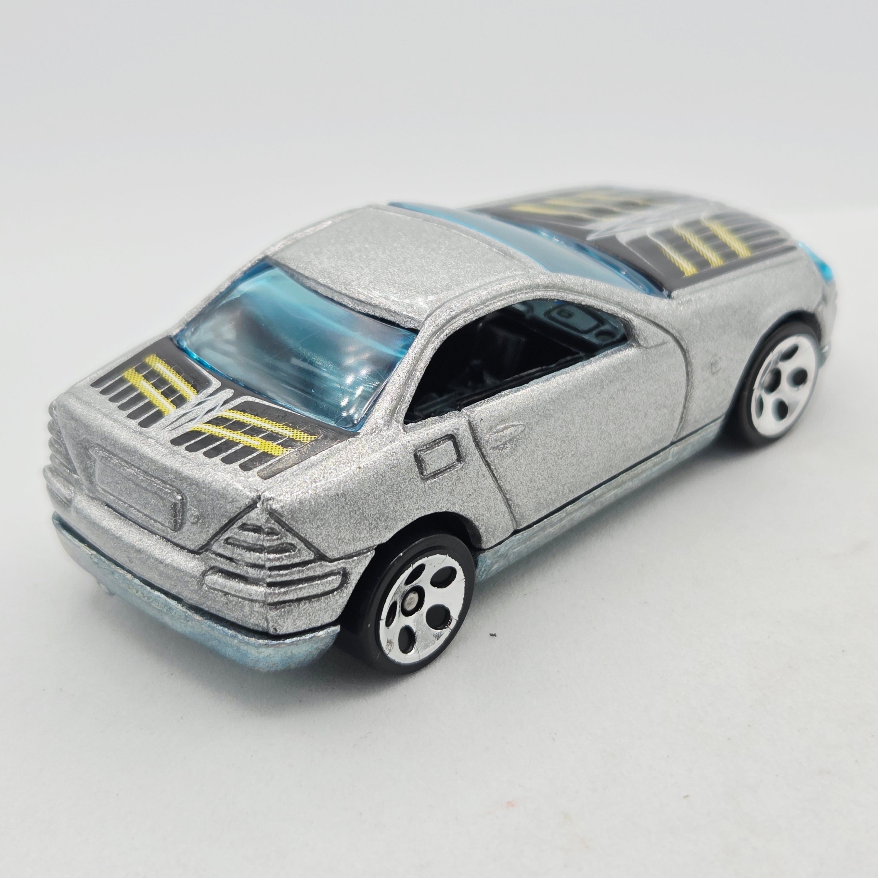 Hot Wheels Mercedes-Benz SLK (2001 HW Basic)