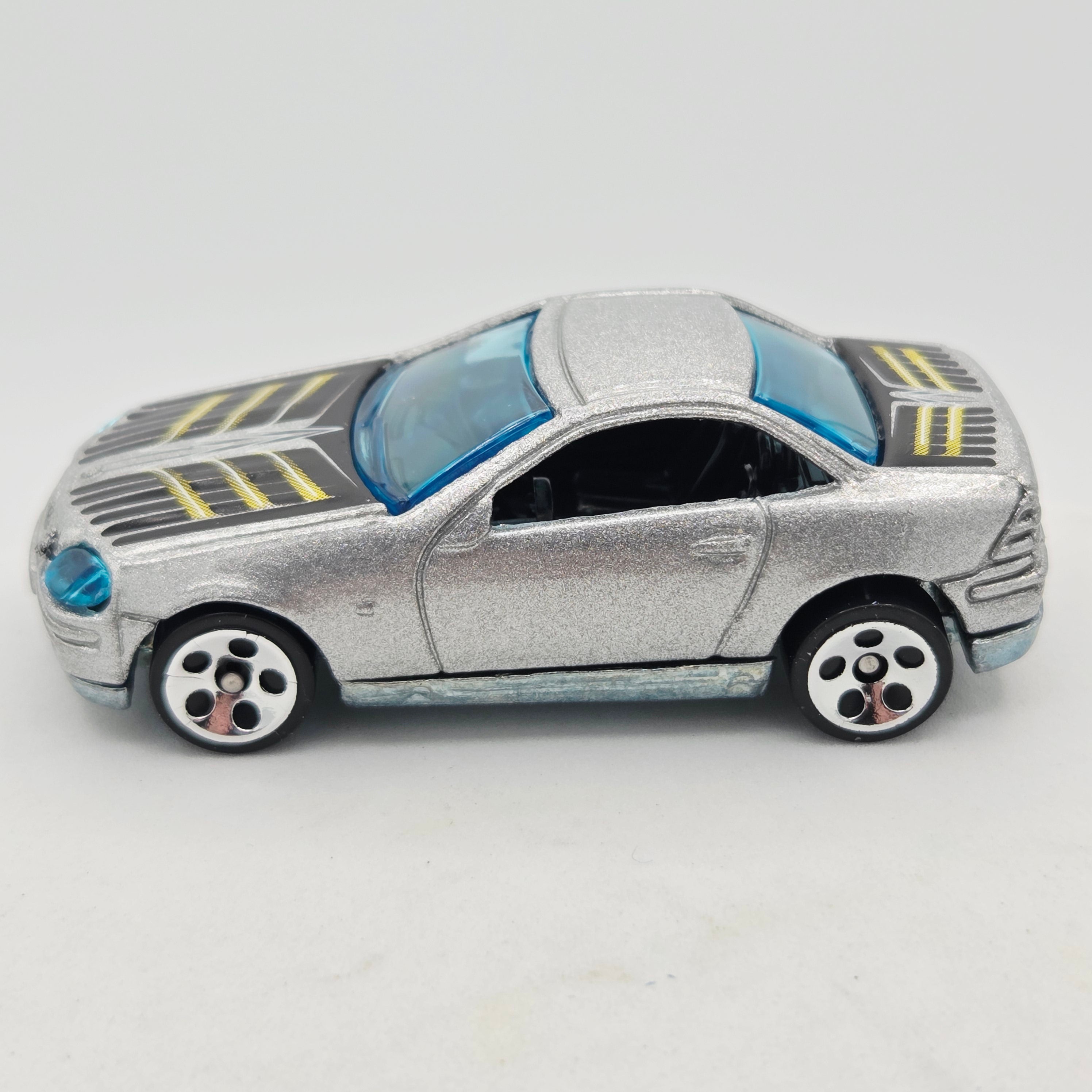Hot Wheels Mercedes-Benz SLK (2001 HW Basic)