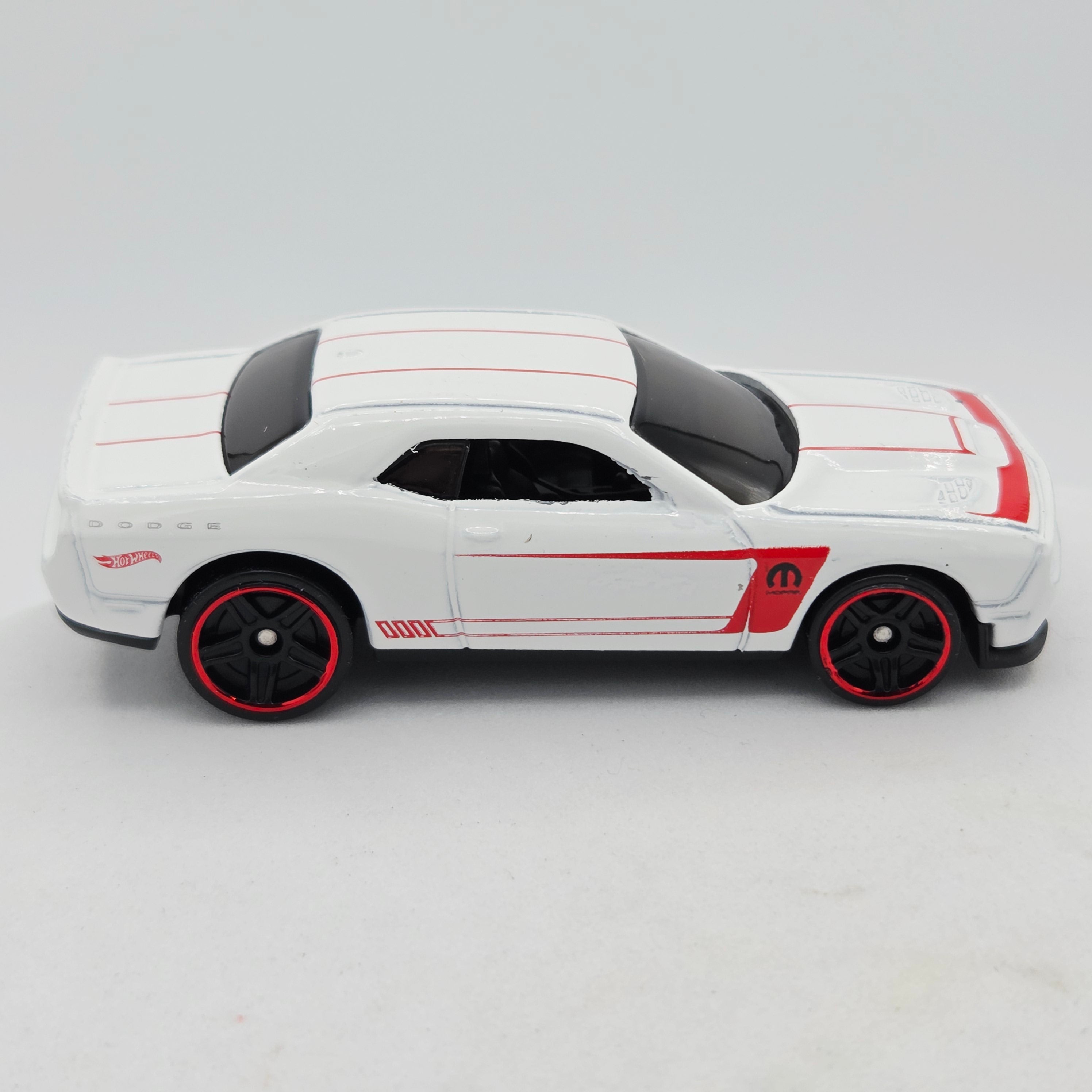 Hot Wheels '15 Dodge Challenger SRT (2018 HW Basic - Red Edition Target Exclusive)