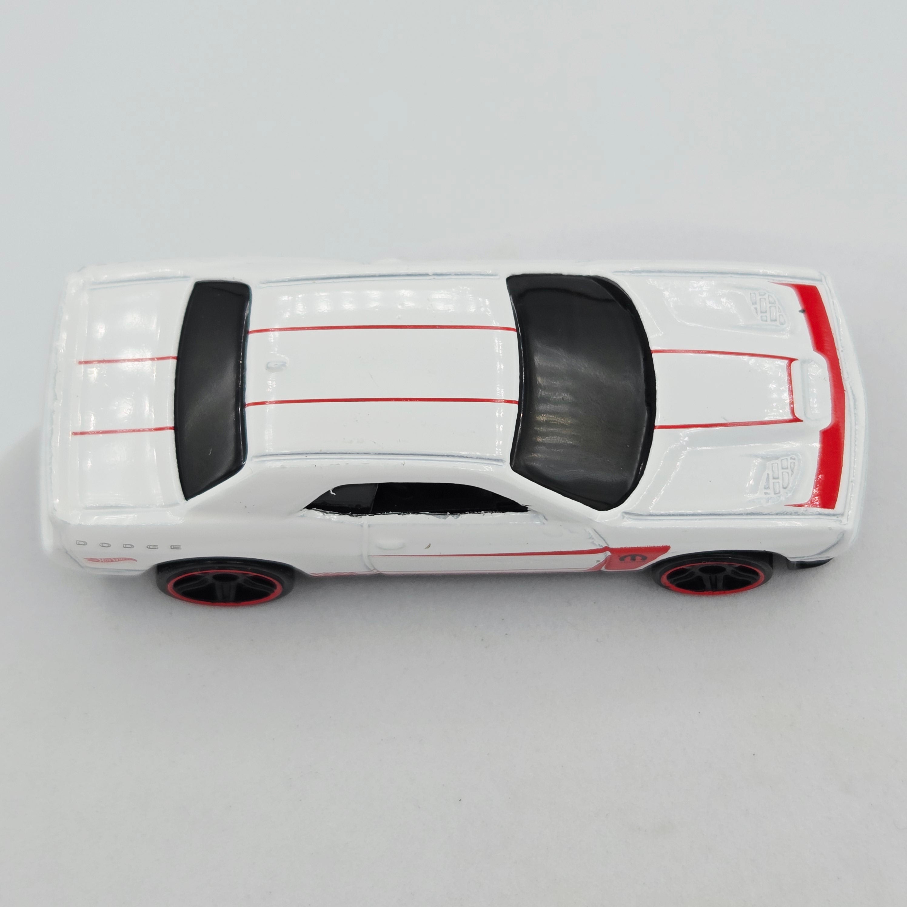 Hot Wheels '15 Dodge Challenger SRT (2018 HW Basic - Red Edition Target Exclusive)