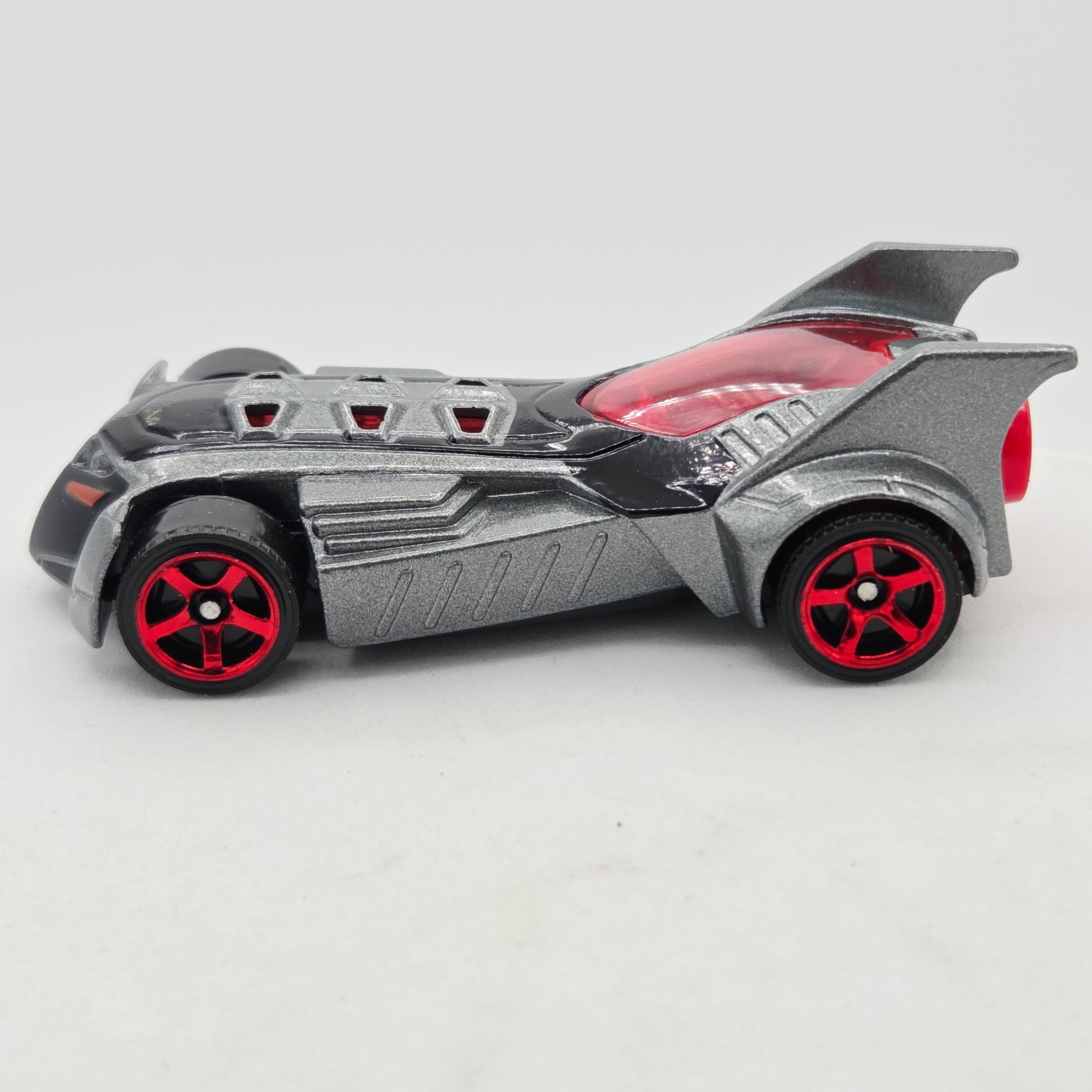Matchbox Batmobile Batman (2013 MBX Basic - Adventure City)