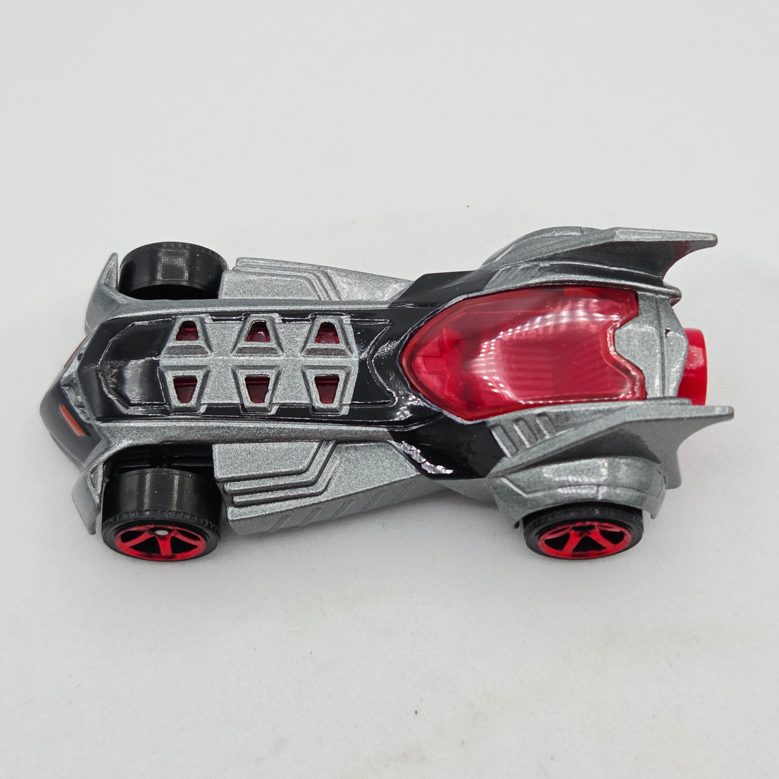 Matchbox Batmobile Batman (2013 MBX Basic - Adventure City)
