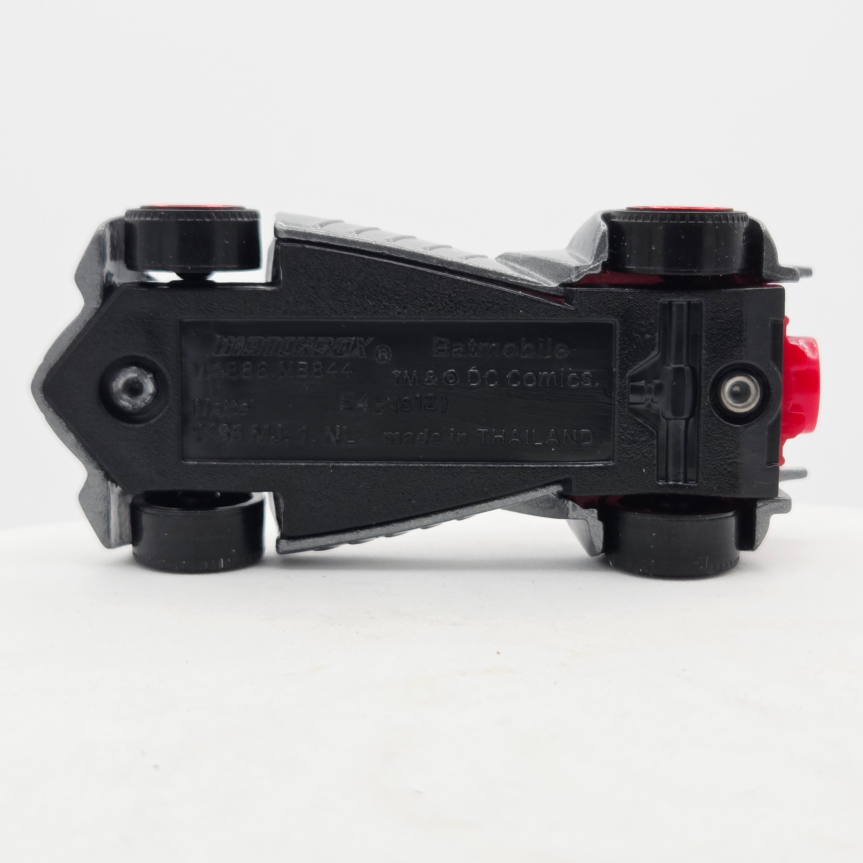Matchbox Batmobile Batman (2013 MBX Basic - Adventure City)