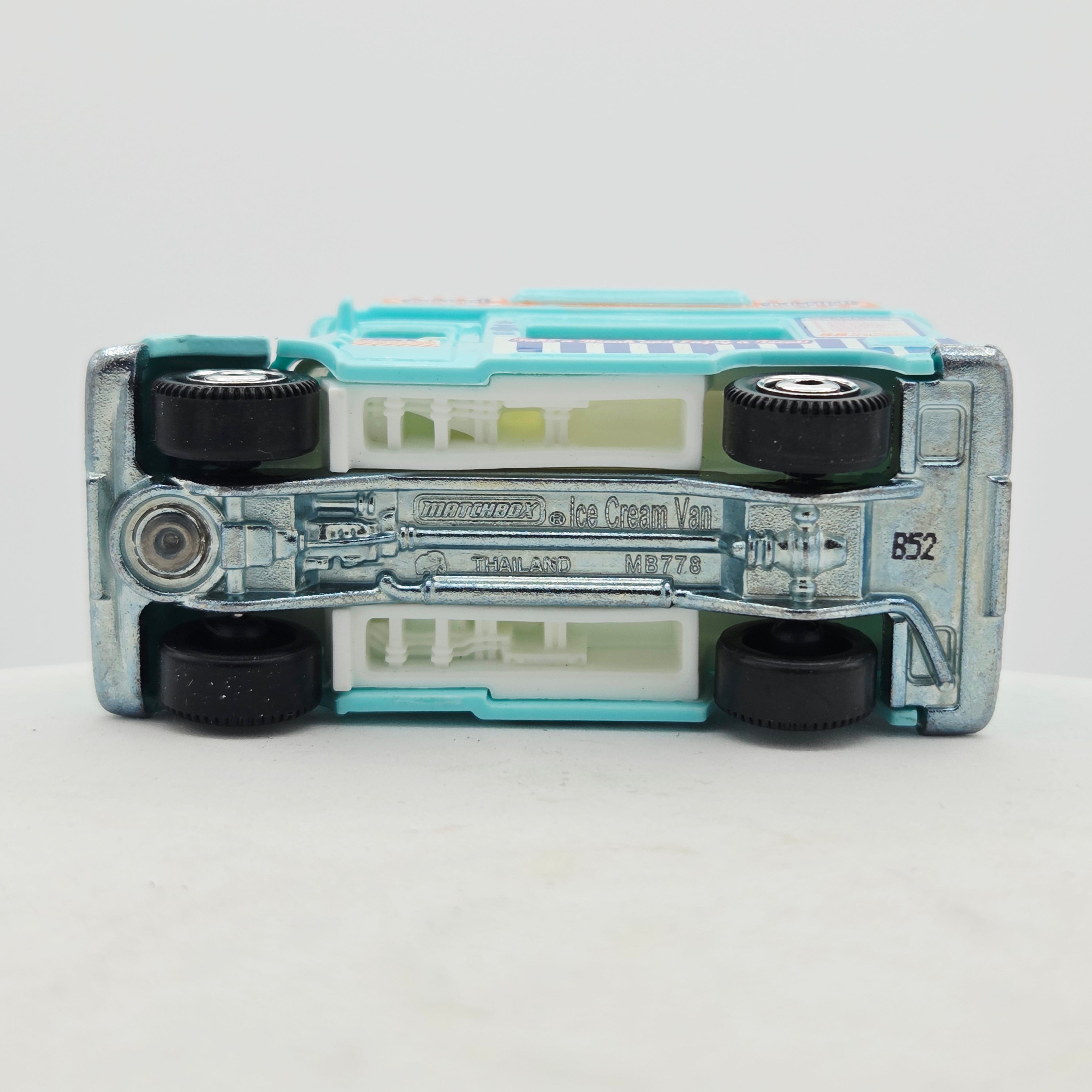 Matchbox MBX Ice Cream Van, Loose (2010 MBX Basic - City Action)