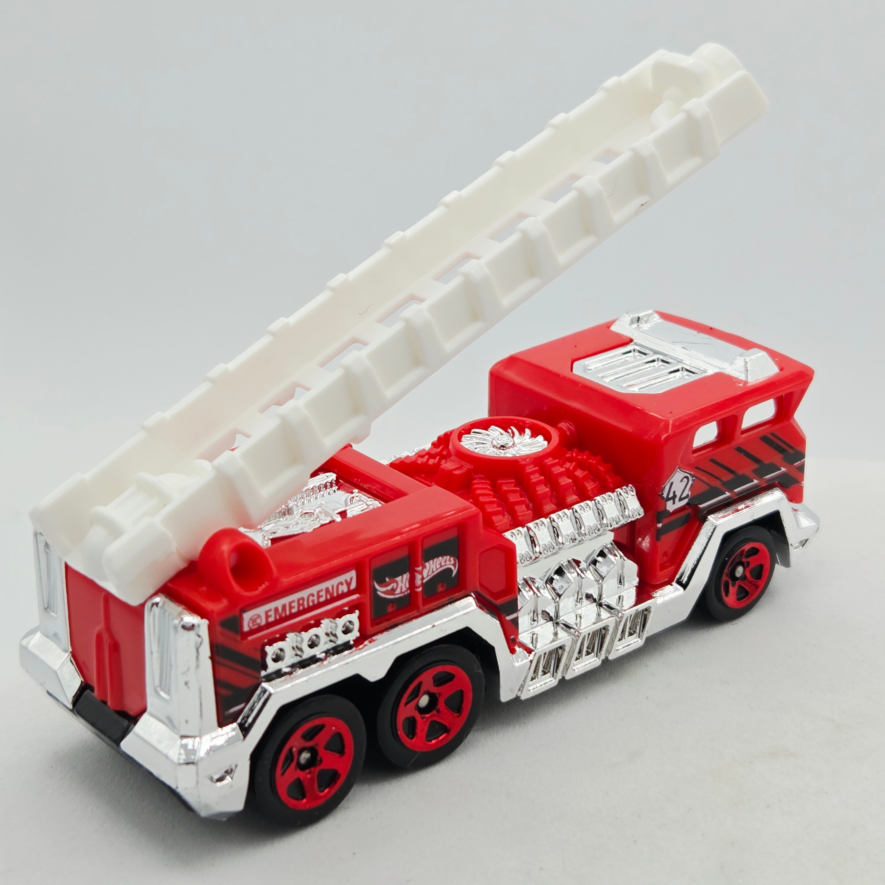 Hot Wheels 5 Alarm Fire Truck - Tandem Axel, Red (2014 HW Basic - City Works Rescue)