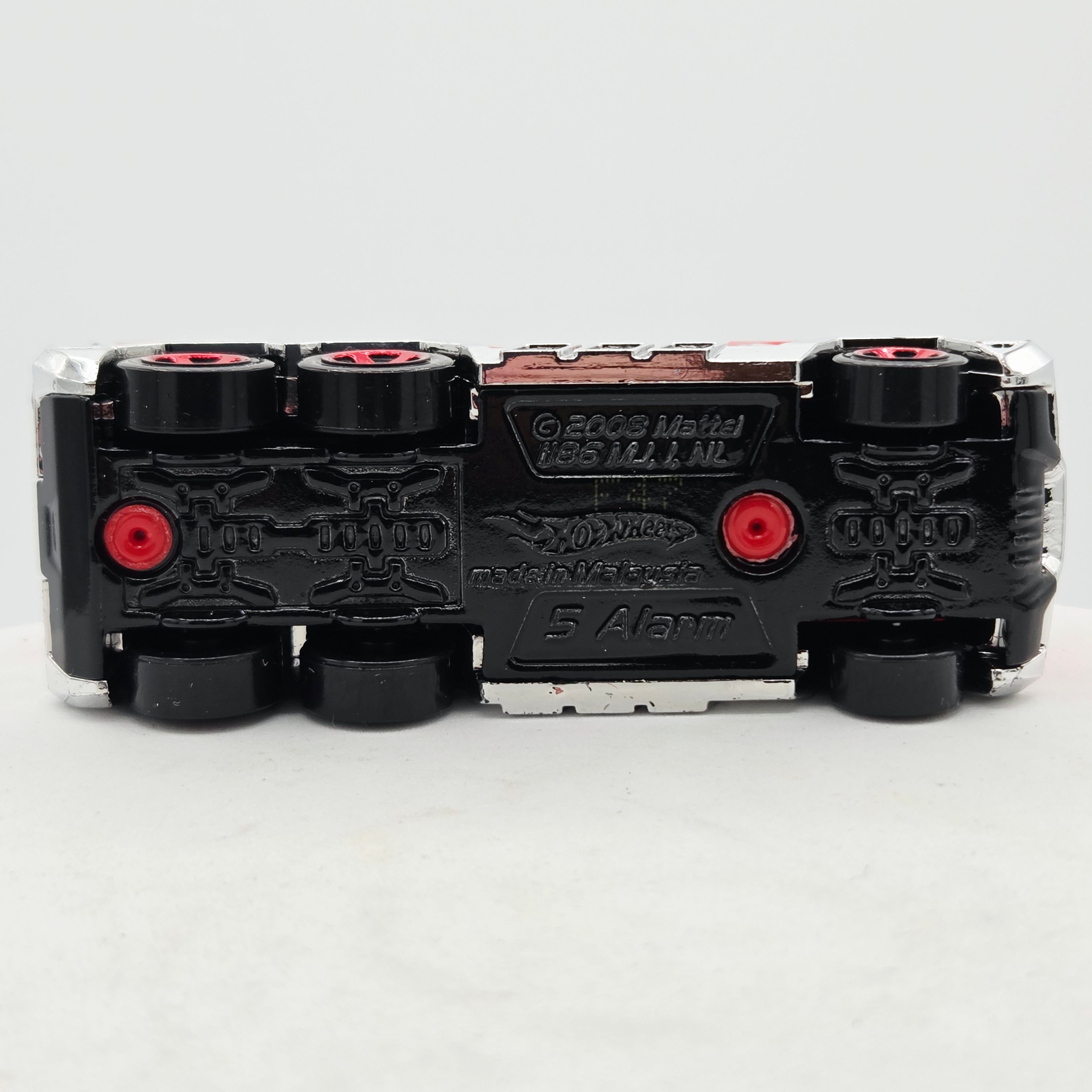 Hot Wheels 5 Alarm Fire Truck - Tandem Axel, Red (2014 HW Basic - City Works Rescue)