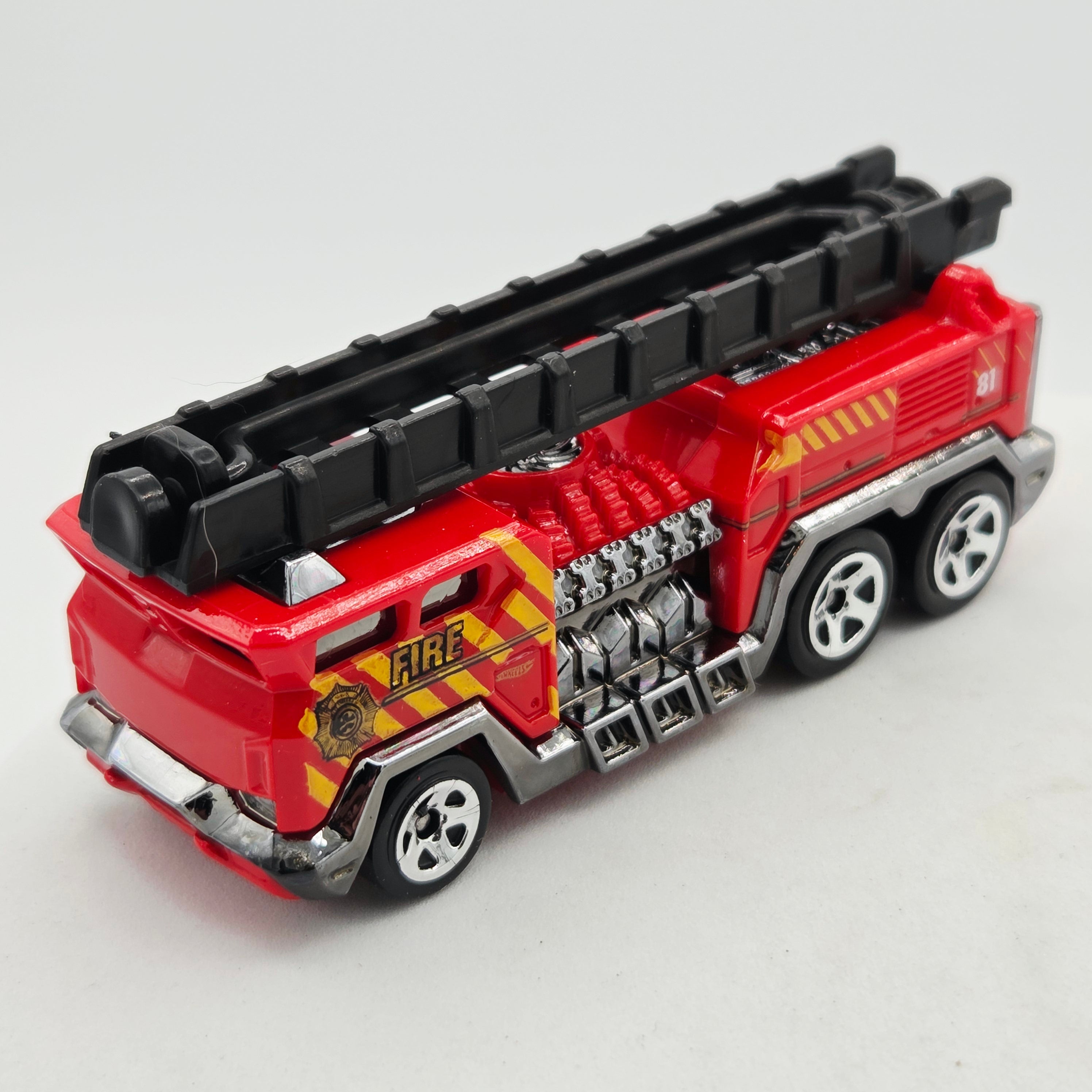 Hot Wheels 5 Alarm Fire Truck - Tandem Axel (2013 HW Basic - City)