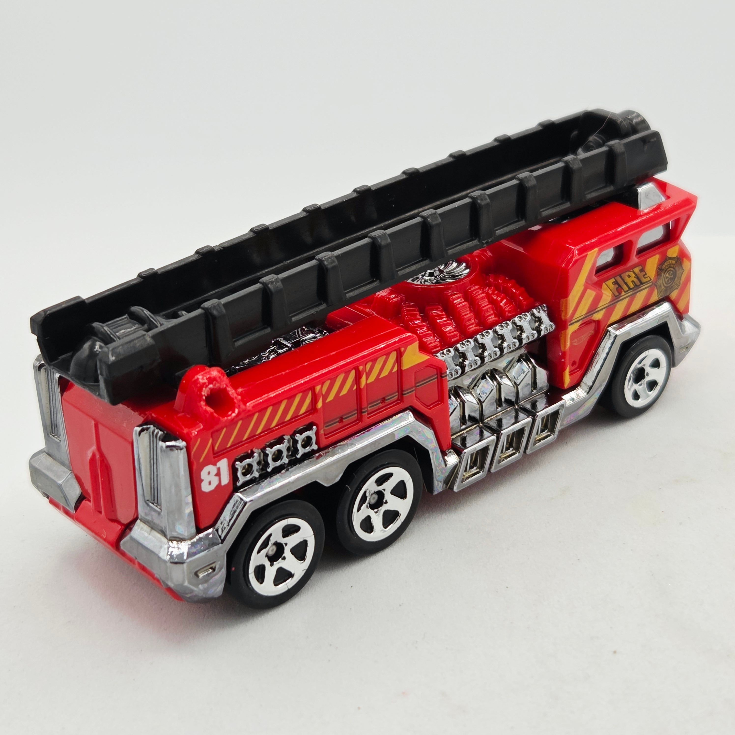 Hot Wheels 5 Alarm Fire Truck - Tandem Axel (2013 HW Basic - City)