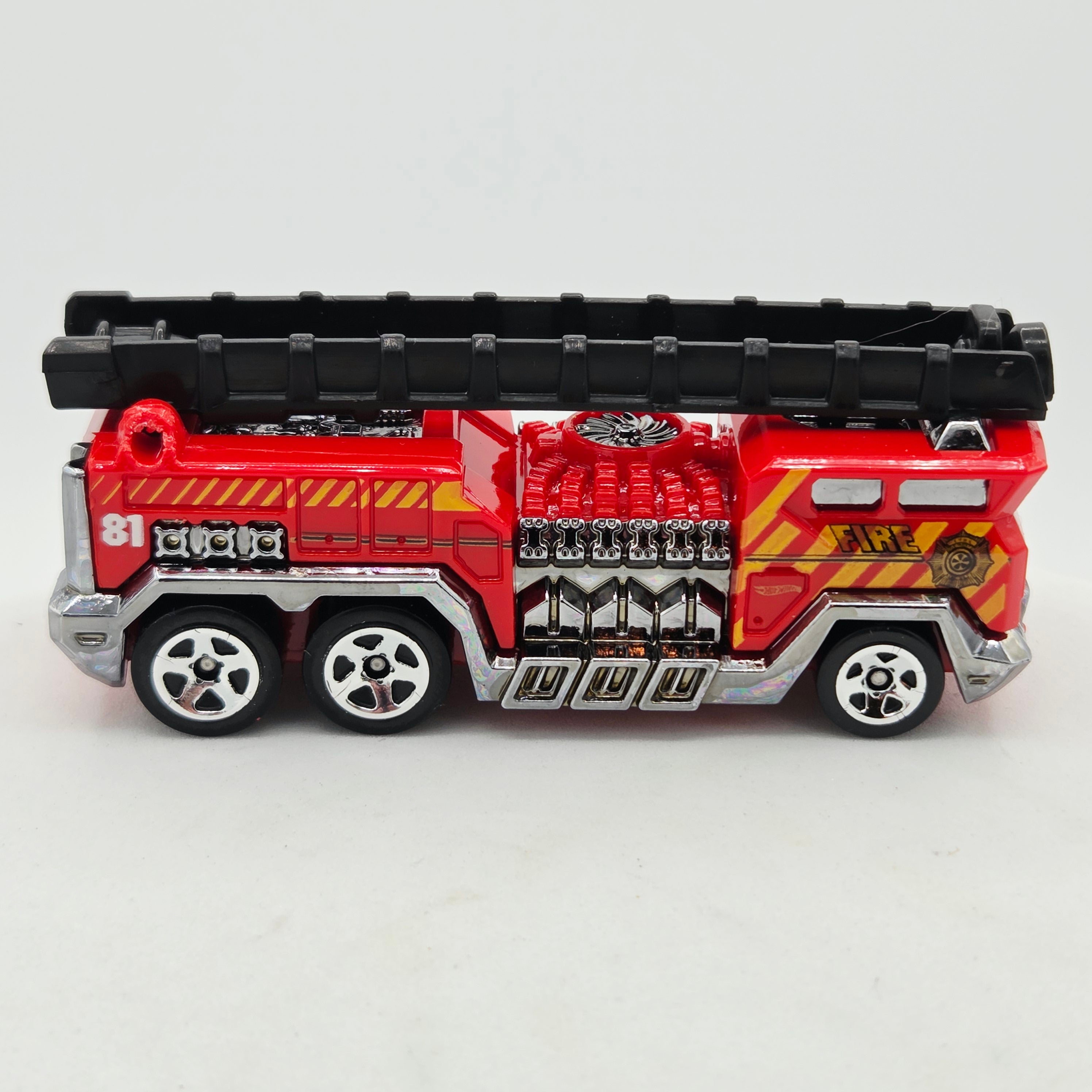 Hot Wheels 5 Alarm Fire Truck - Tandem Axel (2013 HW Basic - City)