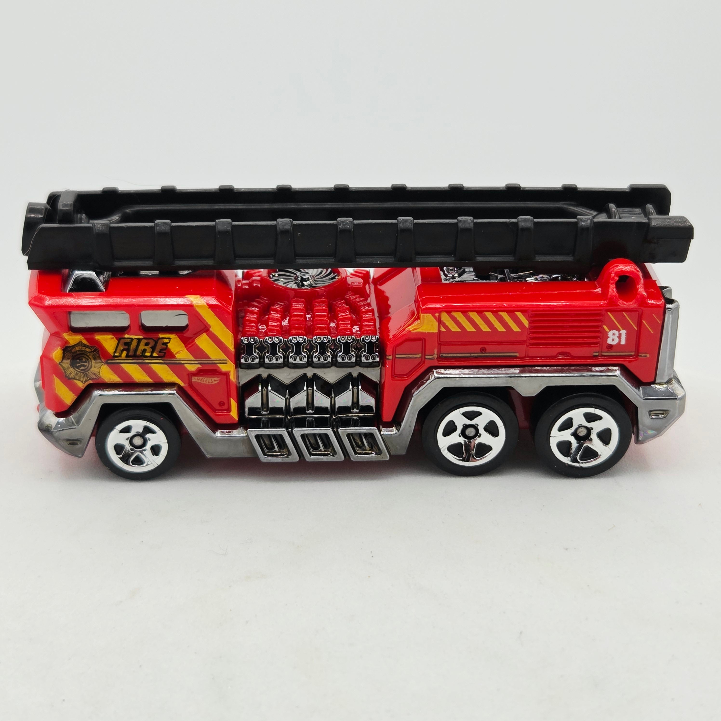 Hot Wheels 5 Alarm Fire Truck - Tandem Axel (2013 HW Basic - City)