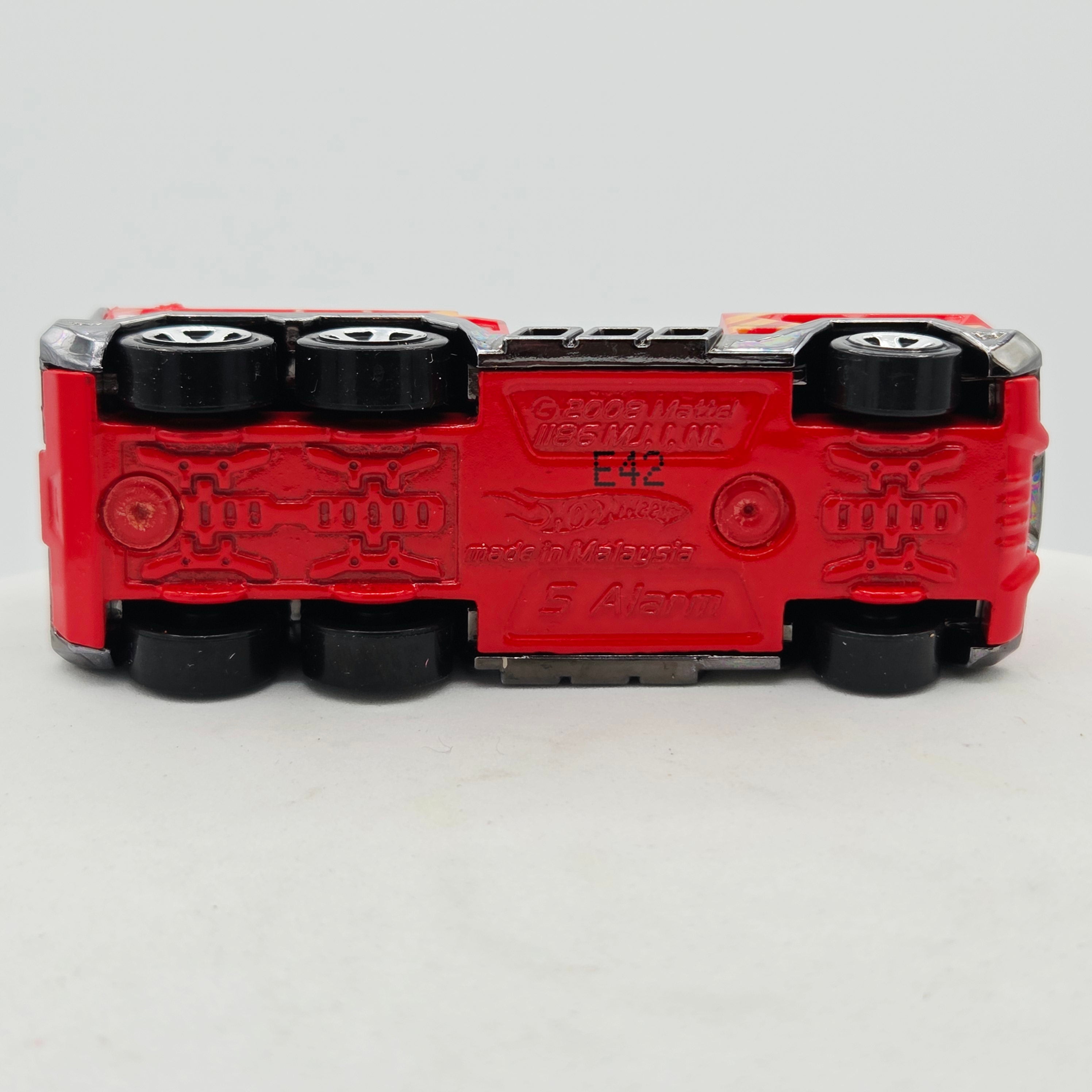Hot Wheels 5 Alarm Fire Truck - Tandem Axel (2013 HW Basic - City)