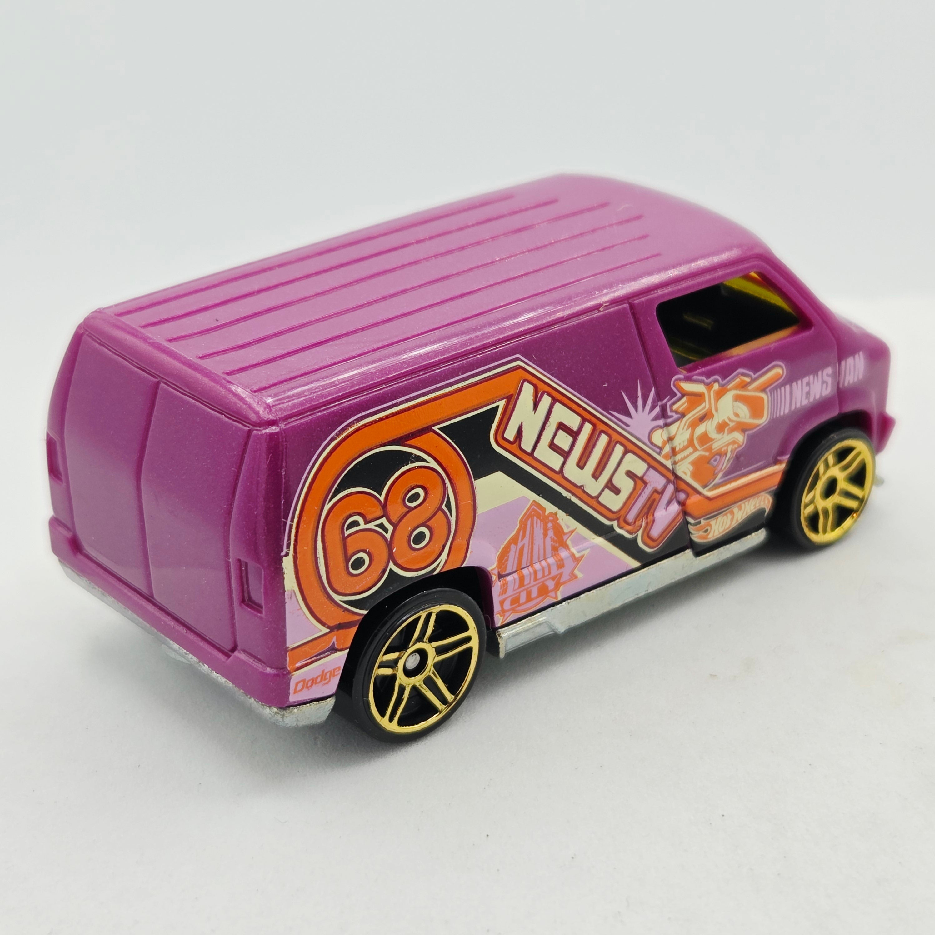 Hot Wheels Custom '77 Dodge Van "68 News TV" (2012 HW City Works 5 Pack - Multipack Exclusive)